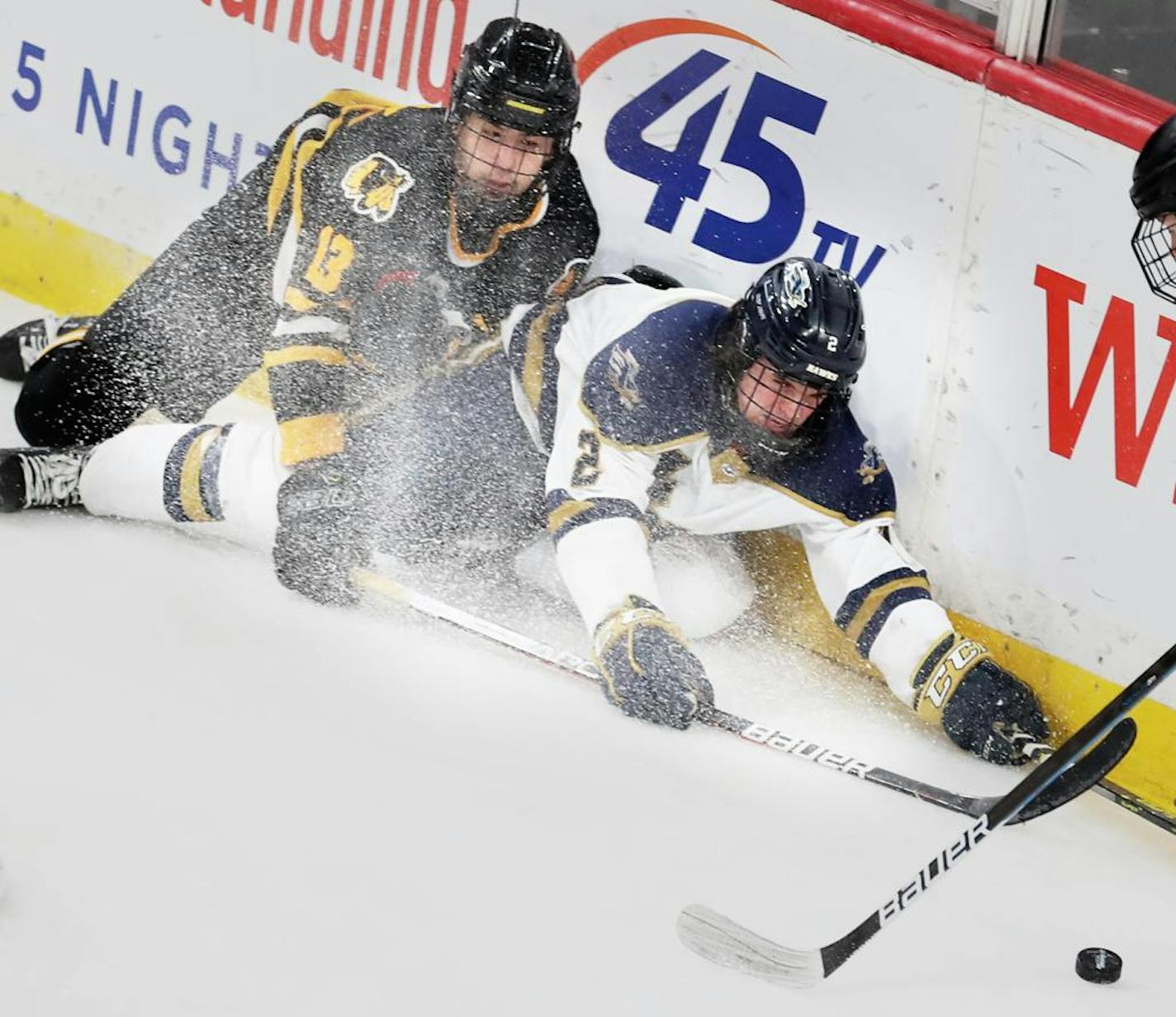 Hermantown's Ty Hanson (2) fights for the puck against Warroad's Damond Gardner (13) during the third period of Hermantown's 3-2 win over Warroad during the MSHSL 1A championship boys hockey game victory Saturday, March 12, 2022 at the Xcel Energy Center in St. Paul, Minn. ] DAVID JOLES • david.joles@startribune.com