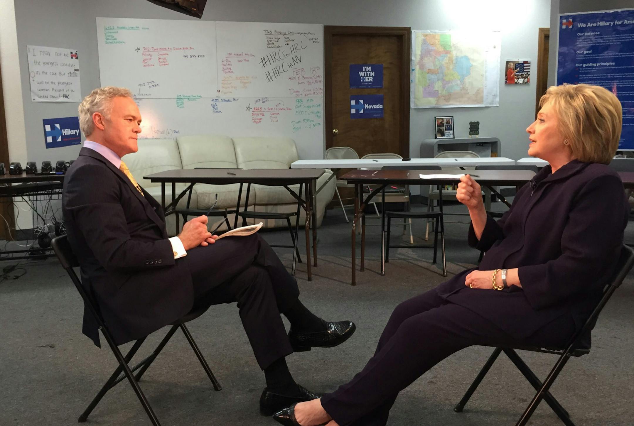 Tom Pelley with Hillary Clinton. Photo by CBS news.