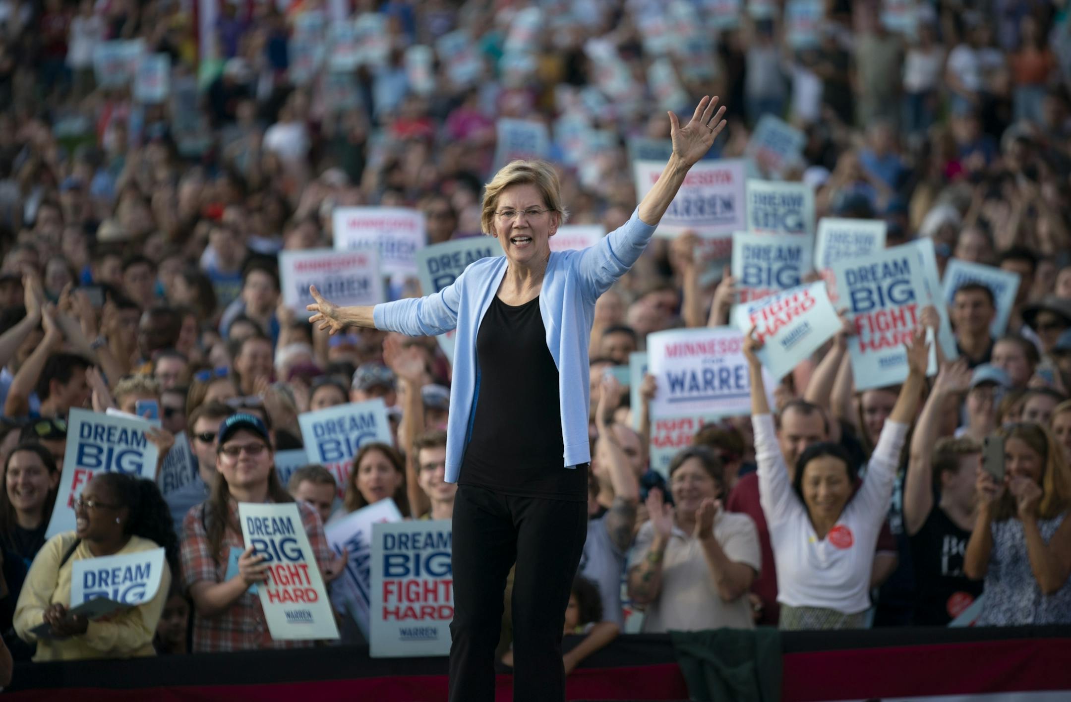 Sen. Elizabeth Warren acknowledge the crowd as she concluded her Town Hall at Macalester College Monday evening.