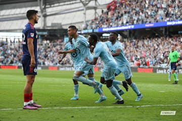 Goal scorer Kervin Arriaga celebrated with Minnesota United teammates Abu Danladi (18), Bakaye Dibassy (12) and Bongokuhle Hlongwane (21) after Arriag