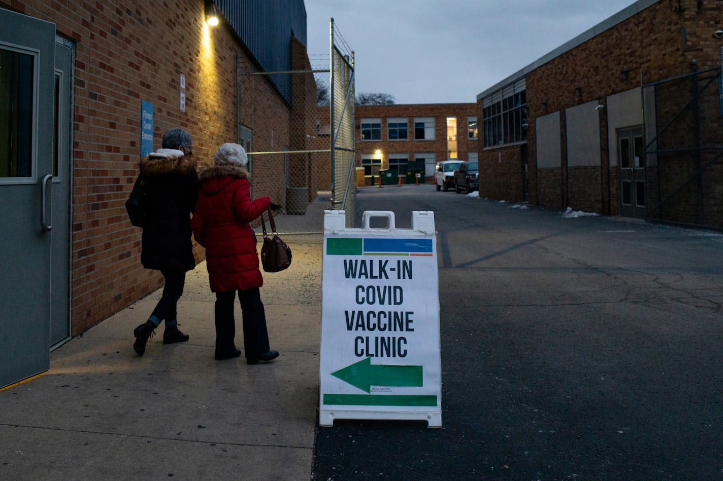 FILE Ñ A COVID-19 vaccination site at a high school in Berkley, Mich., Jan. 20, 2022. The Biden administration is moving ahead with a plan to give at least everyone 65 and older Ñ and possibly some younger adults as well Ñ the option of a second booster of the Pfizer-BioNTech or Moderna coronavirus vaccine. (Emily Elconin/The New York Times)