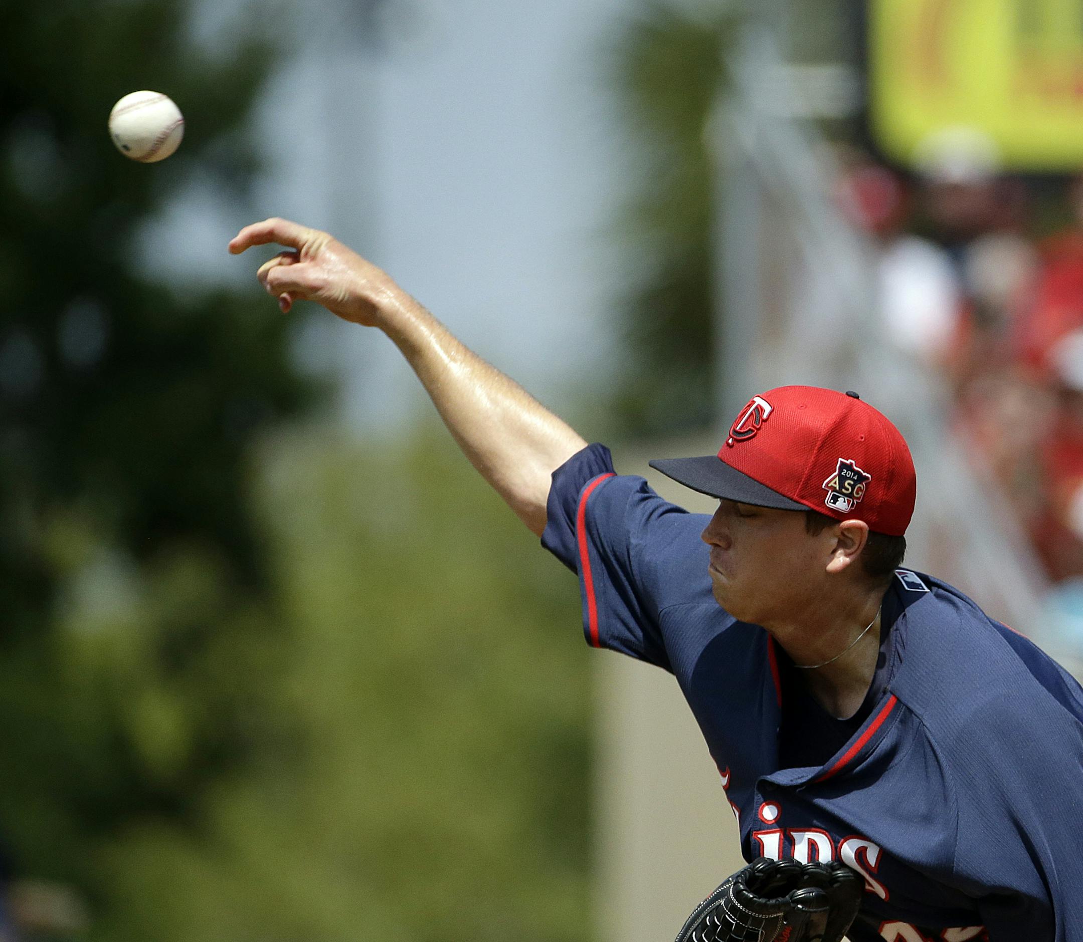 Minnesota Twins starting pitcher Kyle Gibson throws in the second inning of an exhibition spring training baseball game against the St. Louis Cardinals, Wednesday, March 19, 2014, in Jupiter, Fla. (AP Photo/David Goldman)