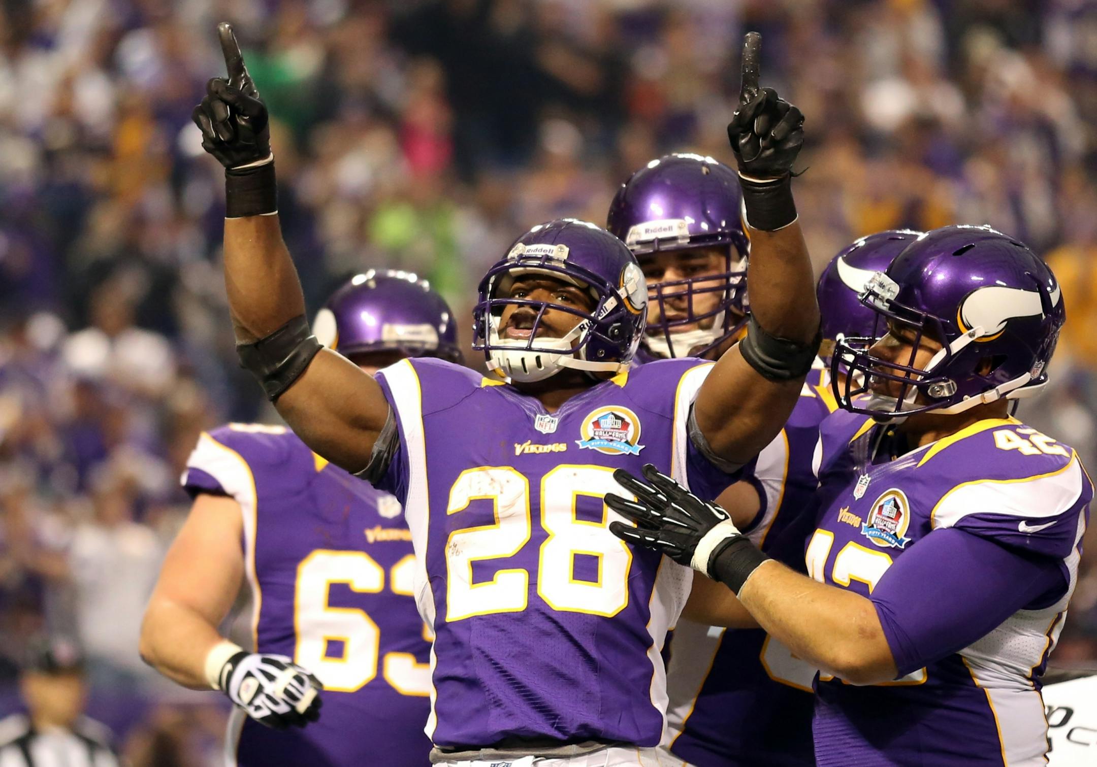 Vikings running back Adrian Peterson (28) celebrated his first quarter touchdown.