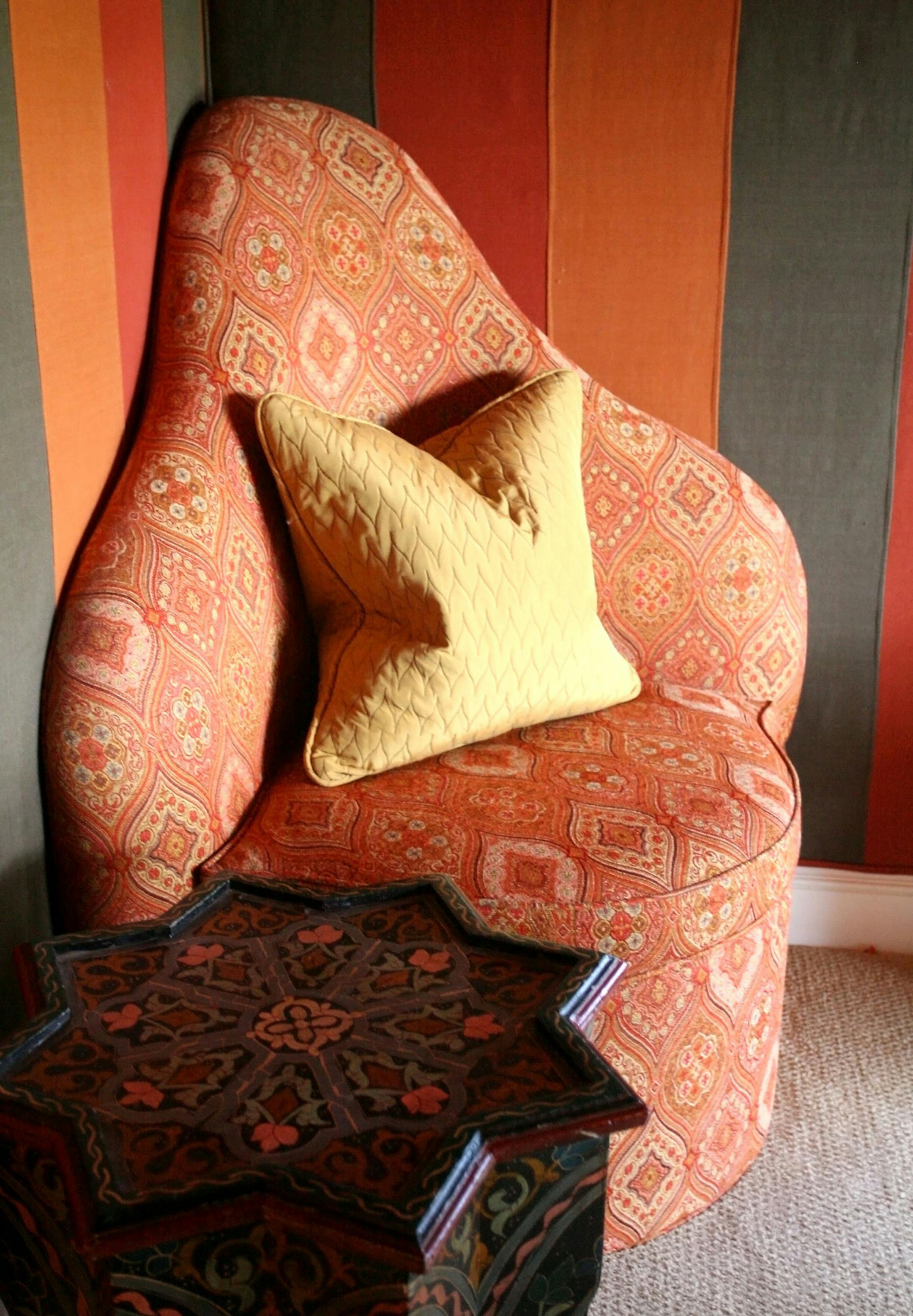 Turkish chairs rest in the corners of a Moroccan-themed billiard room. (Jacob Langston/Orlando Sentinel/MCT) ORG XMIT: 1154794