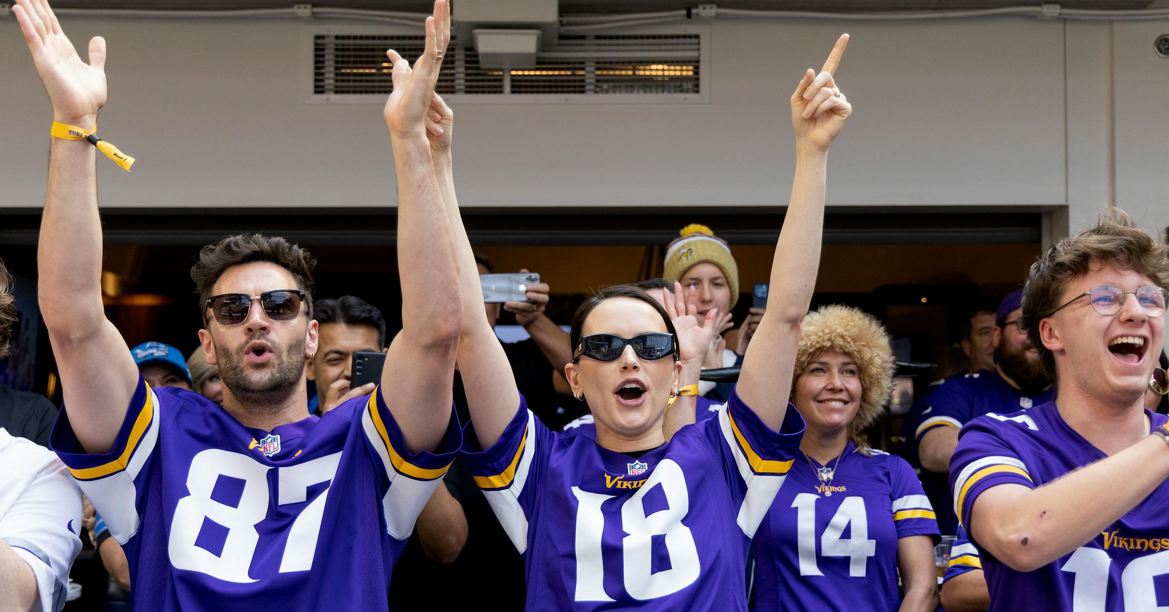 Daisy Ridley and husband Tom Bateman watch the Vikings