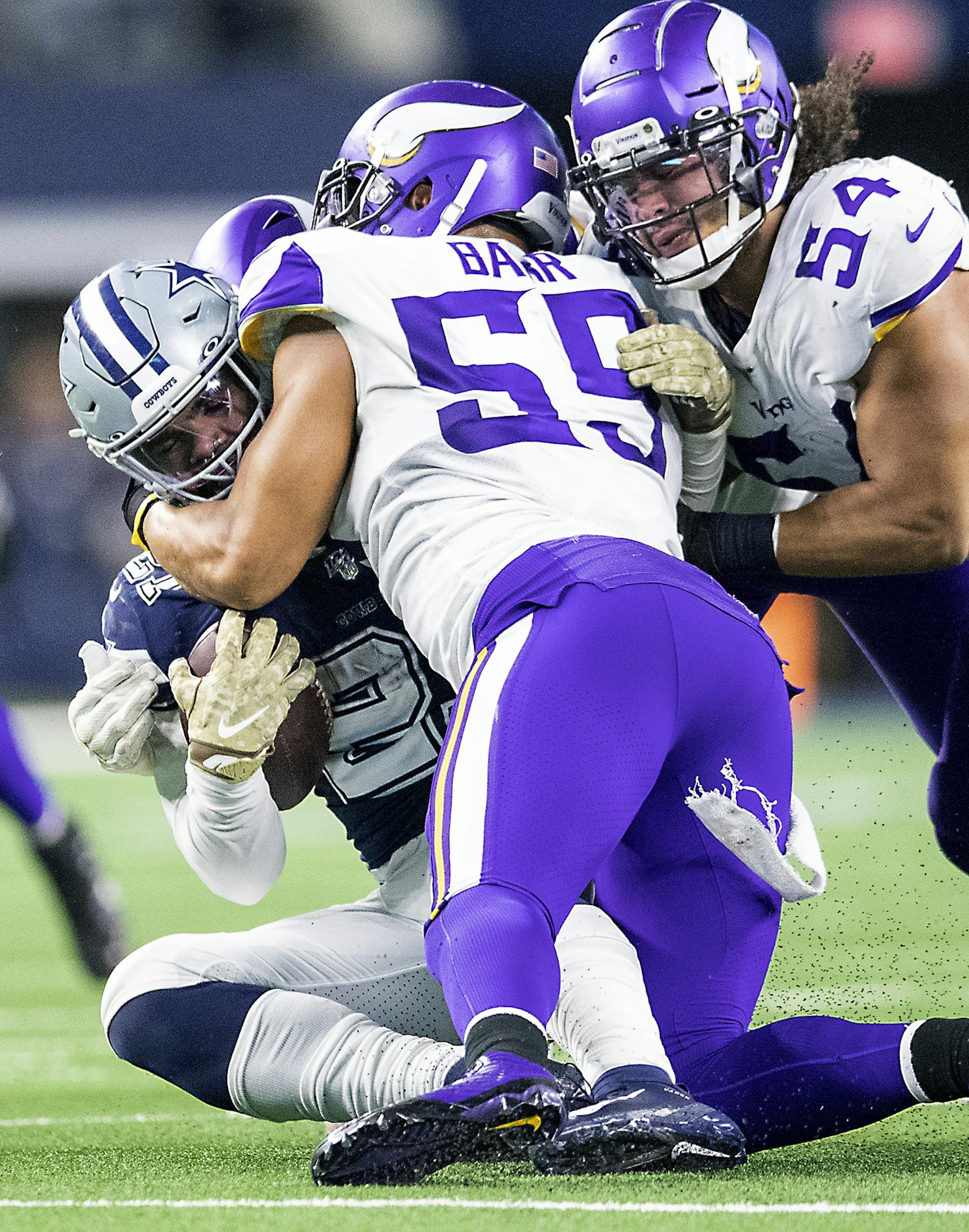Minnesota Vikings' outside linebacker Anthony Barr and middle linebacker Eric Kendricks stopped Dallas Cowboys' running back Ezekiel Elliott in the second quarter. ] ELIZABETH FLORES &#x2022; liz.flores@startribune.com Vikings at Dallas Cowboys at AT&T Stadium, Sunday, November 10, 2019 in Arlington, TX. ORG XMIT: MIN1911102308441866