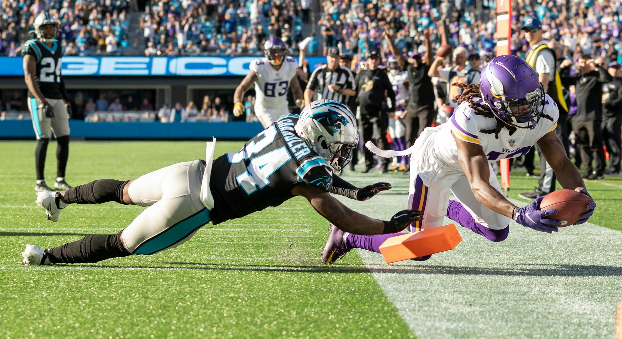 Minnesota Vikings receiver K.J. Osborn (17) caught a 27-yard touchdown reception in overtime.
