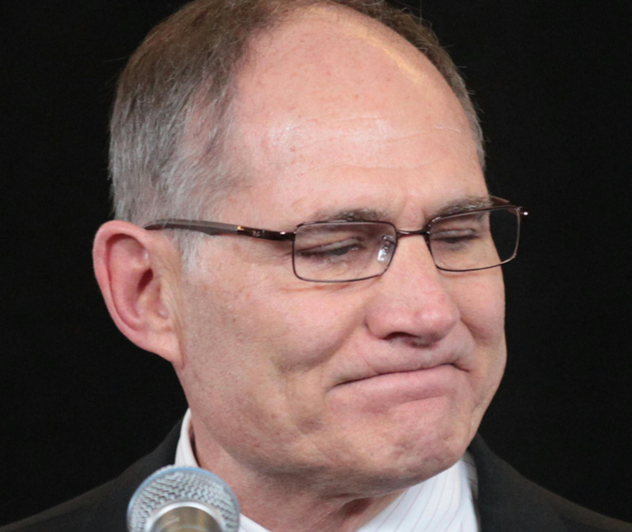 University of Minnesota Athletics Director Joel Maturi announces his retirement on Thursday during a news conference as President Eric Kaler looks on.. ] (Jerry Holt/ STAR TRIBUNE/jgholt@startribune.com) ORG XMIT: MIN2017080818023558