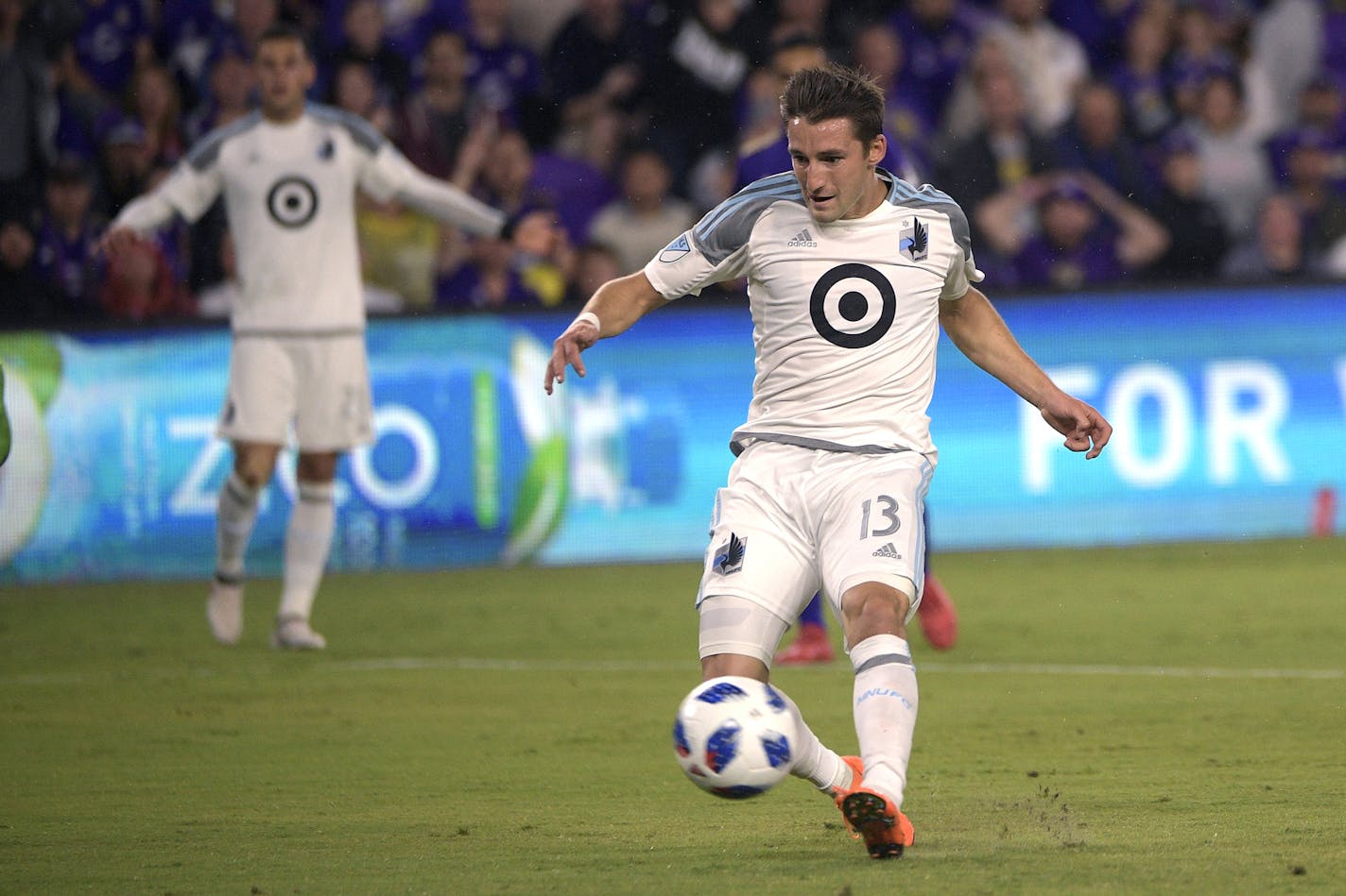 Minnesota United midfielder Ethan Finlay