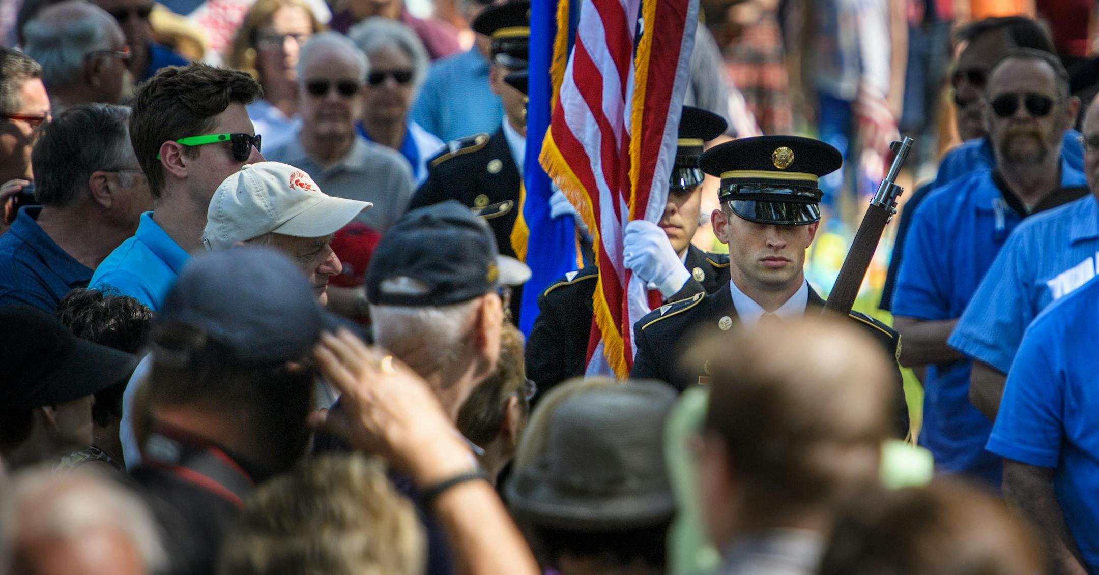 The Minnesota National Guard color guard posted the colors. ] GLEN STUBBE * gstubbe@startribune.com Monday, May 30, 2016 Memorial Day ceremony at Lakewood Cemetery. Looking for a nice standalone. What's Happening at this time: The ceremony starts at 10:30 am near the Soldiers Memorial monument. There will be gospel singing, the Minneapolis Police Band performing, a dove release, the playing of Taps, and an honor guard.