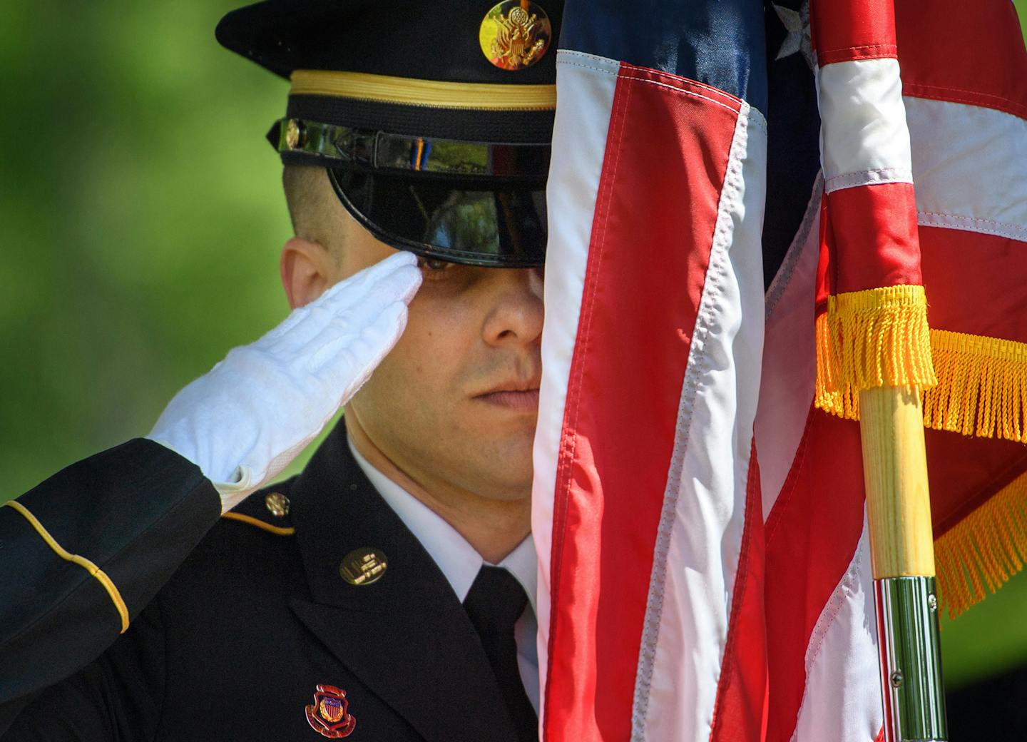 The Minnesota National Guard color guard posted the colors. ] GLEN STUBBE * gstubbe@startribune.com Monday, May 30, 2016 Memorial Day ceremony at Lakewood Cemetery. Looking for a nice standalone. What's Happening at this time: The ceremony starts at 10:30 am near the Soldiers Memorial monument. There will be gospel singing, the Minneapolis Police Band performing, a dove release, the playing of Taps, and an honor guard. ORG XMIT: MIN1605301425501280