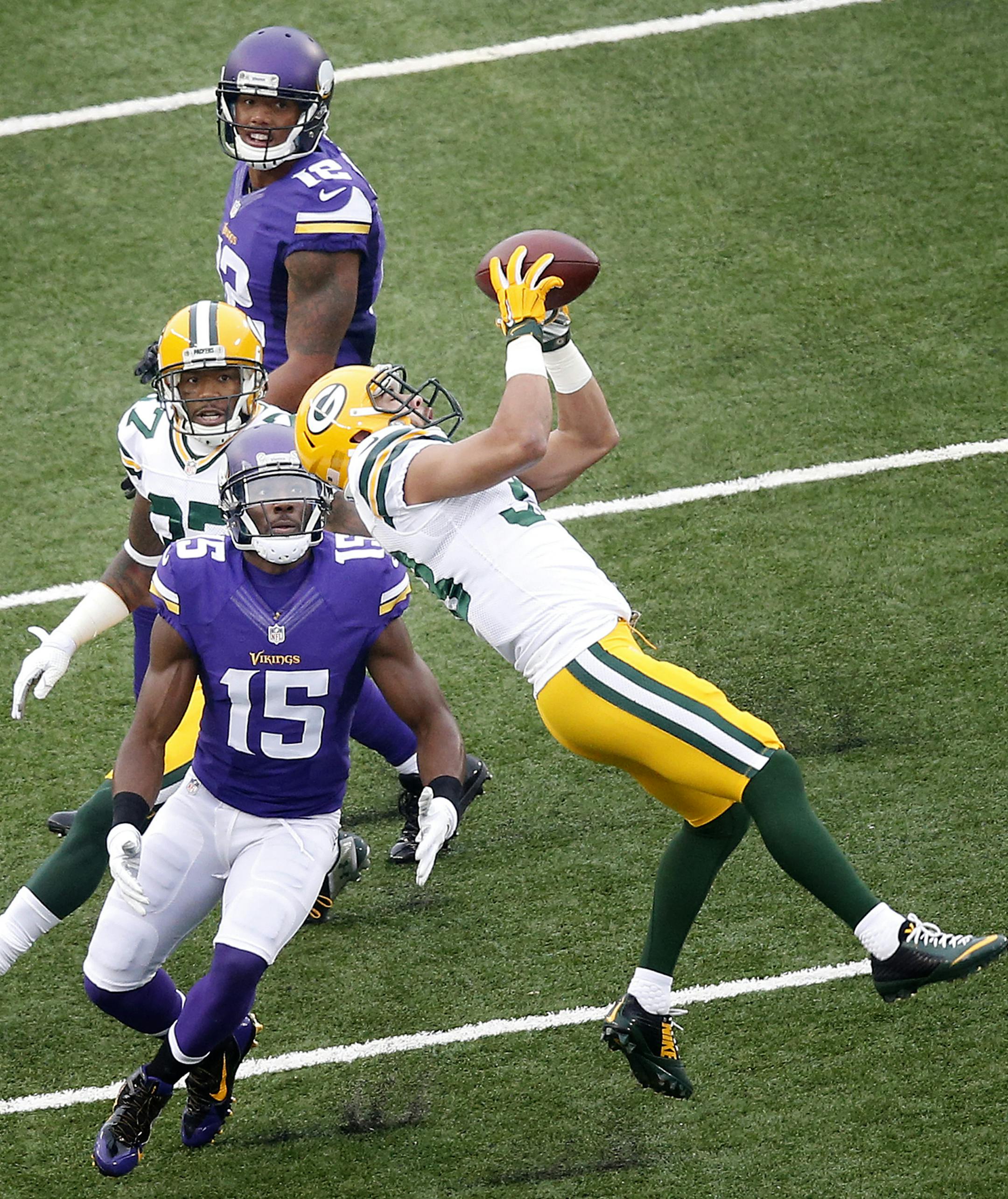 Micah Hyde (33) intercepted a Teddy Bridgewater pass intended for Greg Jennings (15) in the second quarter. Green Bay beat Minnesota by a final score of 24-21.