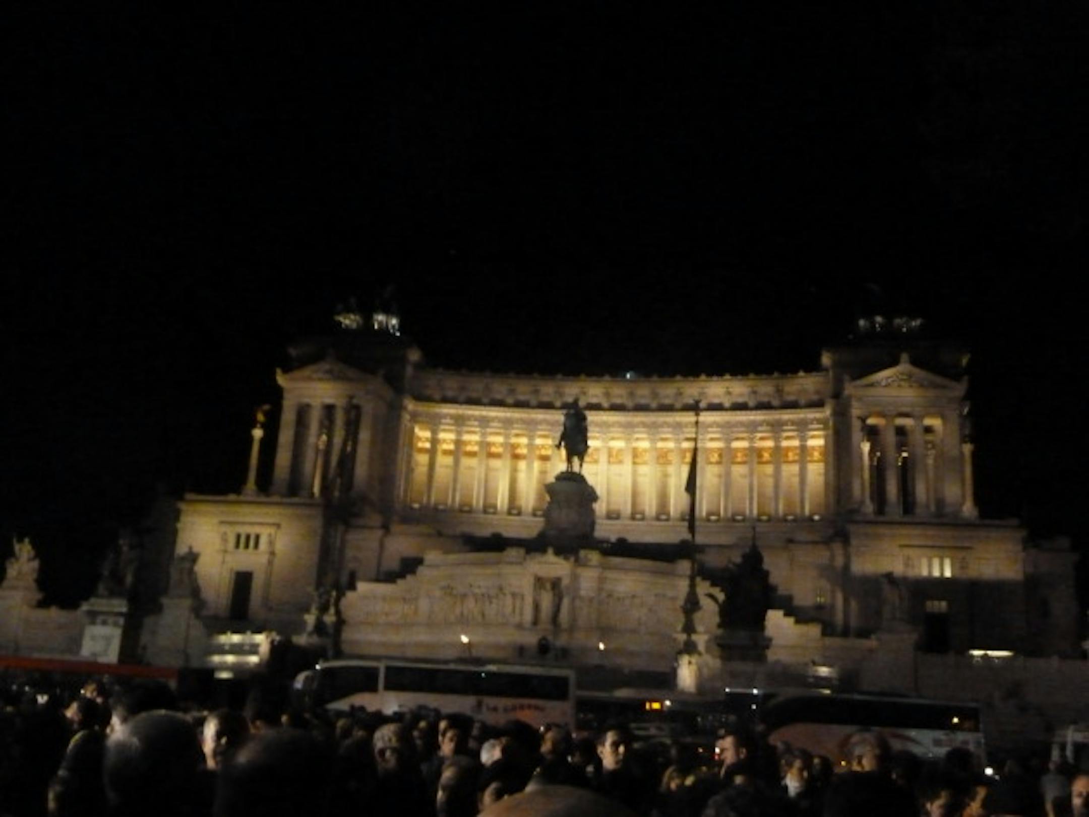 Emmanuel Vittorio at night!