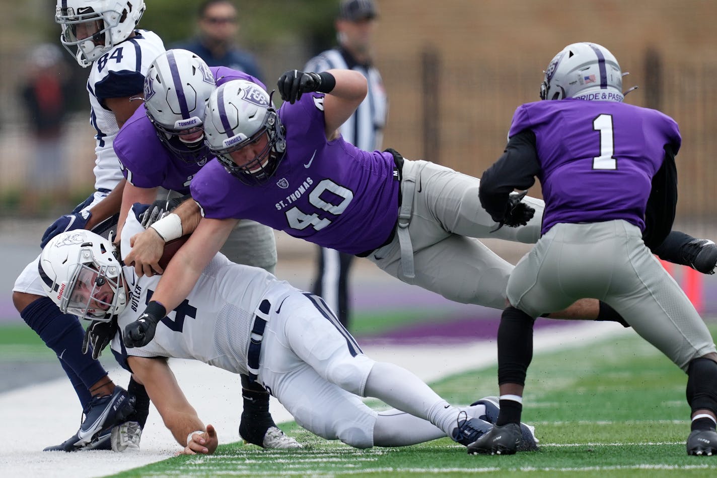 St. Thomas linebacker Jack Mohler (40) dove atop Butler quarterback Bret Bushka (4) as he was pushed out of bounds while running the ball in the second quarter. ] ANTHONY SOUFFLE • anthony.souffle@startribune.com