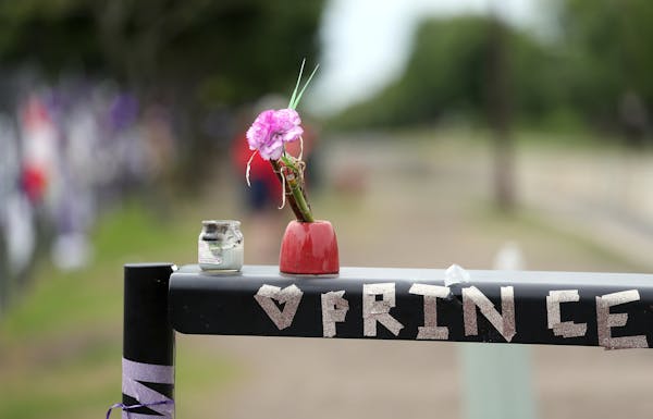The memorial at Paisley Park. ] (Leila Navidi/Star Tribune) leila.navidi@startribune.com BACKGROUND INFORMATION: At Paisley Park in Chanhassen on July