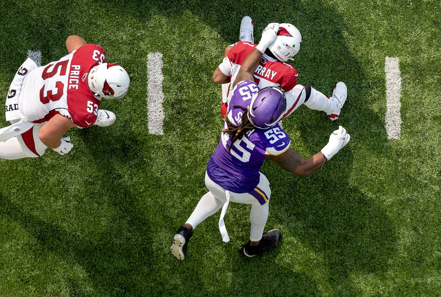 Arizona Cardinals quarterback Kyler Murray (1) is sacked by Za'Darius Smith (55) of the Minnesota Vikings in the second quarter Sunday, October 30, 2022, at U.S. Bank Stadium in Minneapolis, Minn. ] CARLOS GONZALEZ • carlos.gonzalez@startribune.com.