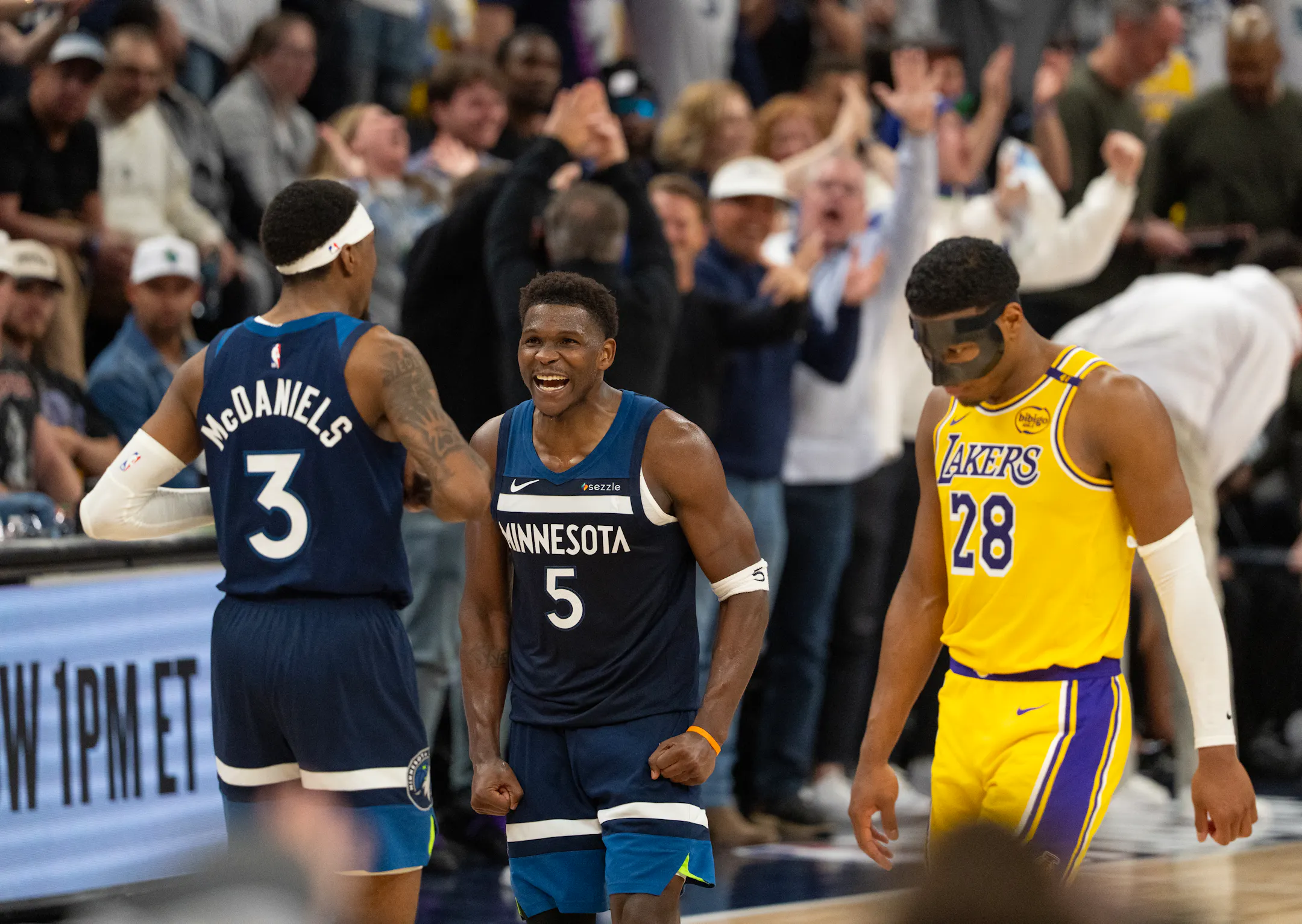 Timberwolves beat Lakers in Game 3 to take lead in NBA playoff series