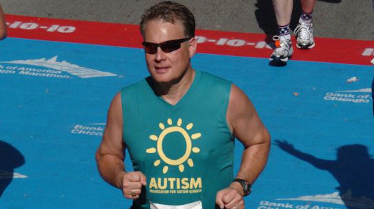 Pete Quinn running the 2010 Chicago Marathon. Six months later he was crossing the street during a training run when a vehicle ran a red light and smashed into him, partially severing his spinal cord. Quinn blogs about his journey to regain the use of his legs at www.peters