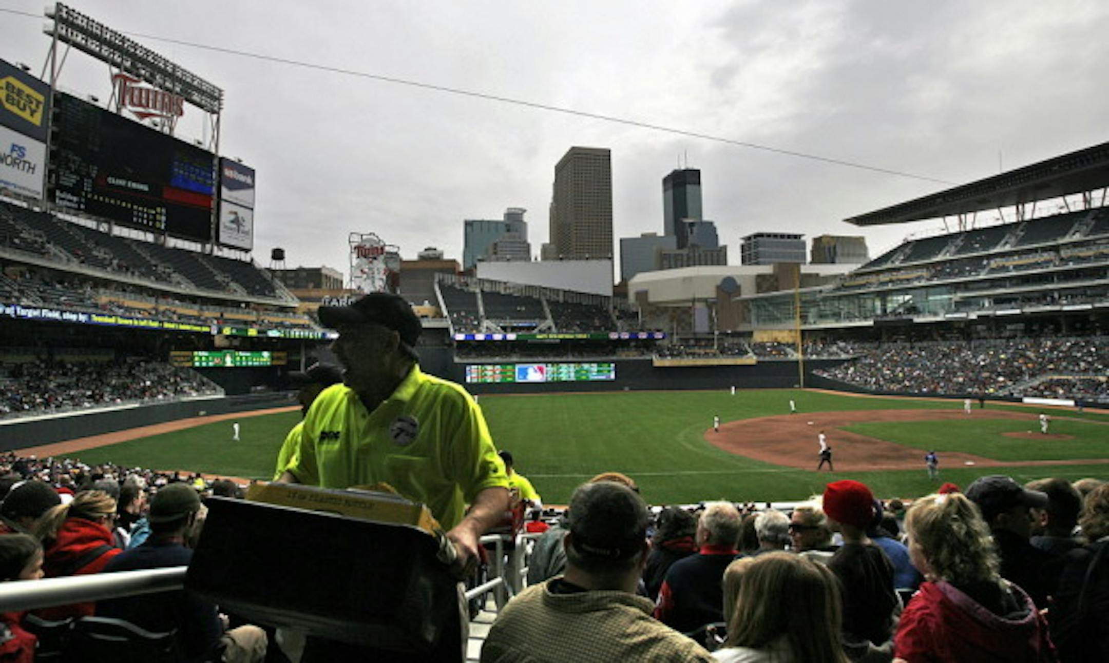 A vendor walks the stands at Target Field in 2010. (Star Tribune file photo)