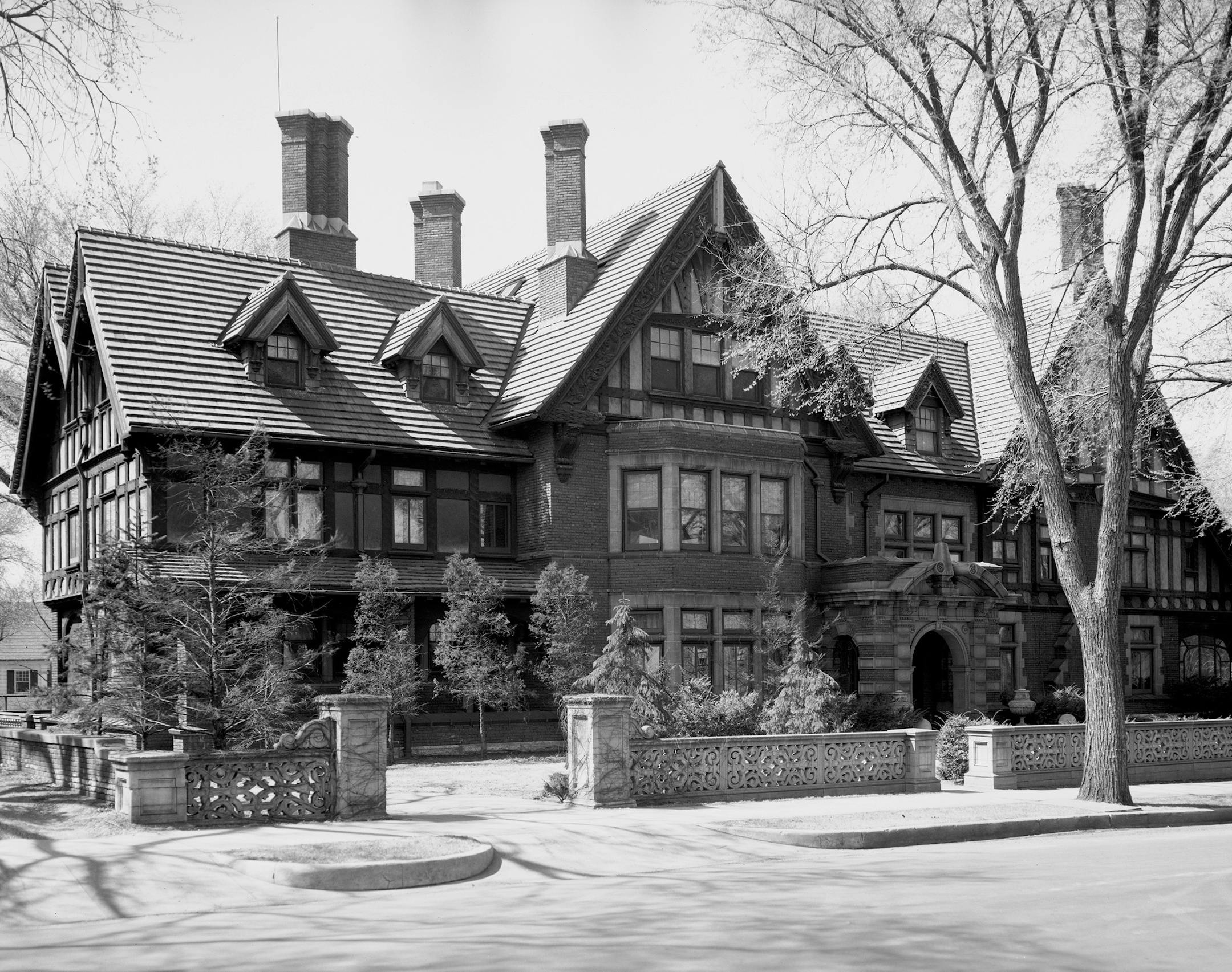 Norton & Peel, Minnesota Historical Society
Frederick W. Clifford residence at 325 Clifton Avenue in Minneapolis. ORG XMIT: Documentation