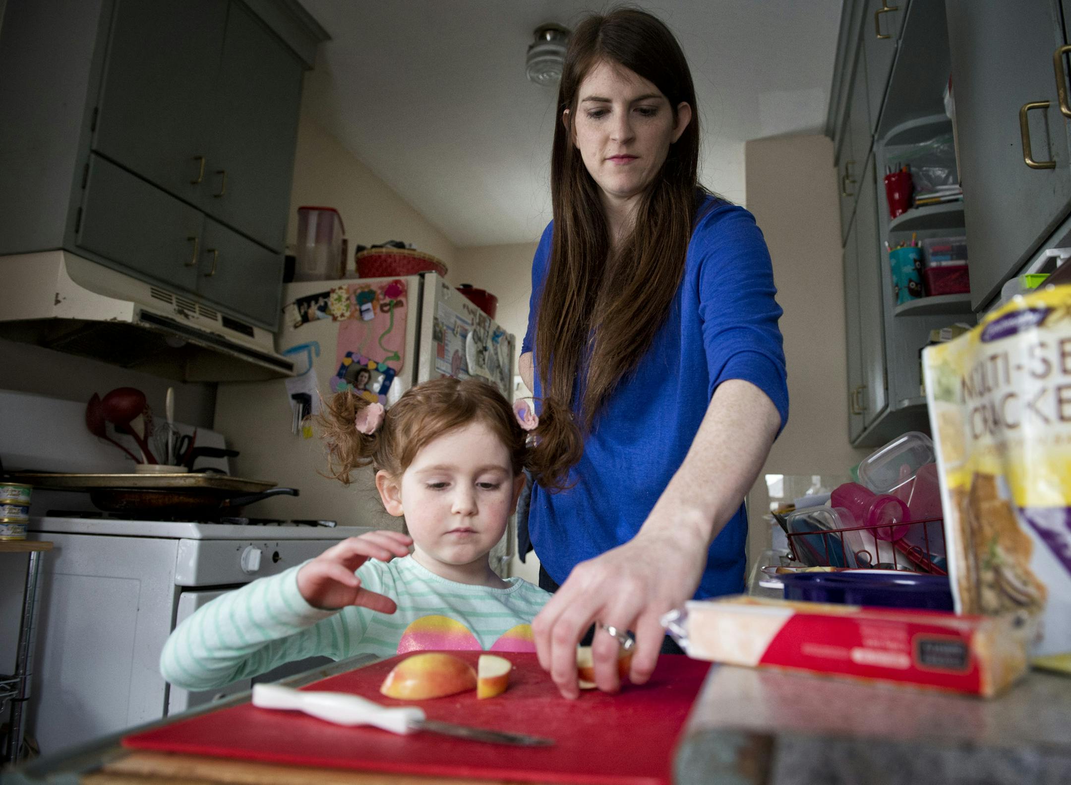 Brittany Collins who receives WIC benefits and also works part-time at WIC, prepared healthy snacks of fresh apples, cheese, crackers and peanut butter for her three children and two of her neighbors children.