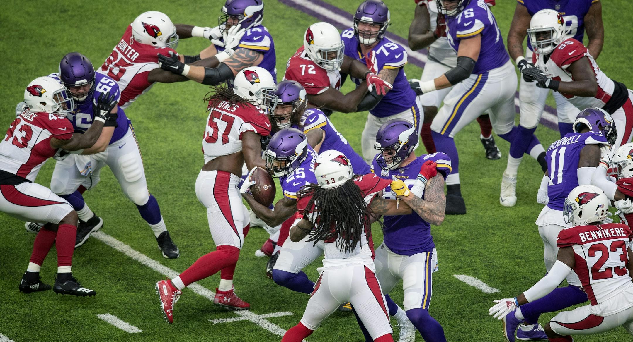 Minnesota Vikings running back Latavius Murray broke through the line for a 21-yard touchdown run in the first quarter.