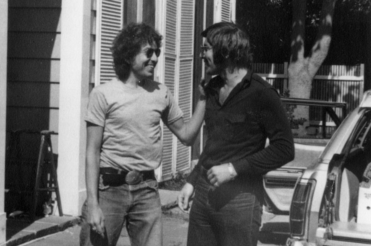 Bob Dylan and Louie Kemp hanging out in 1972.