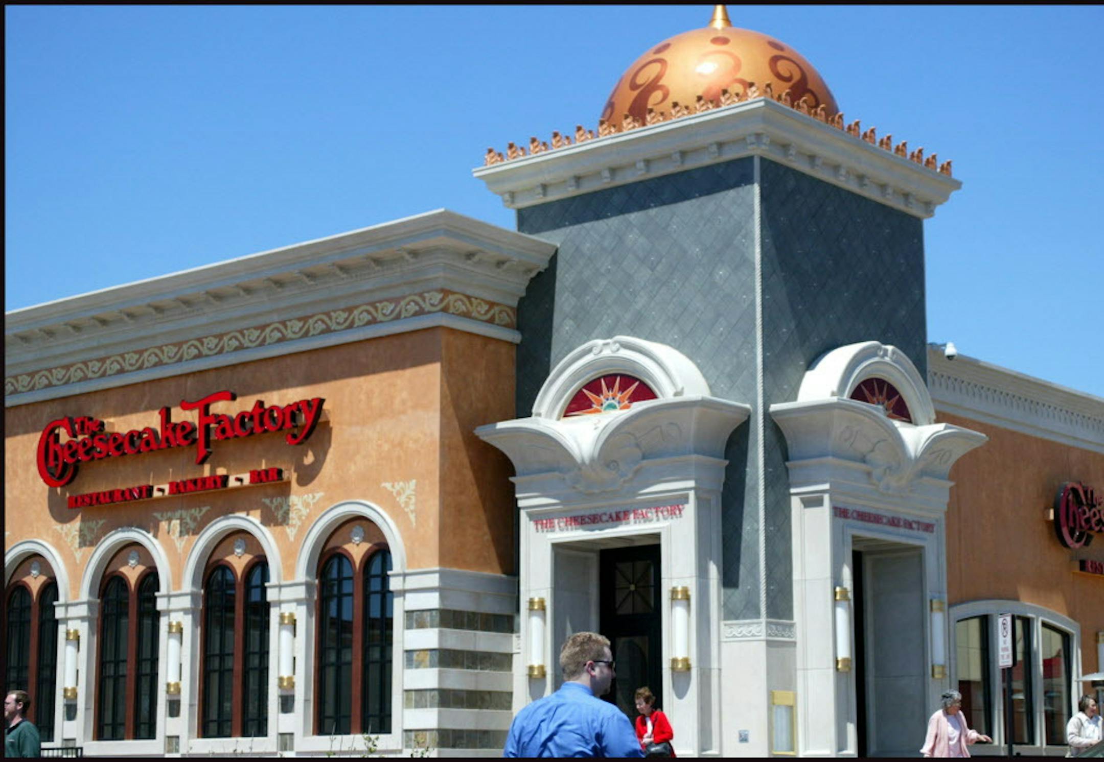 GENERAL INFORMATION: Taste: Restaurant review on the new Cheesecake Factory Restaurant in Edina. Taste section
IN THIS PHOTO: Restaurant review on the new Cheesecake Factory Restaurant in Edina. The new Cheese Cake Factory restarnt in the South Dale shopping center in Edina, Mn.