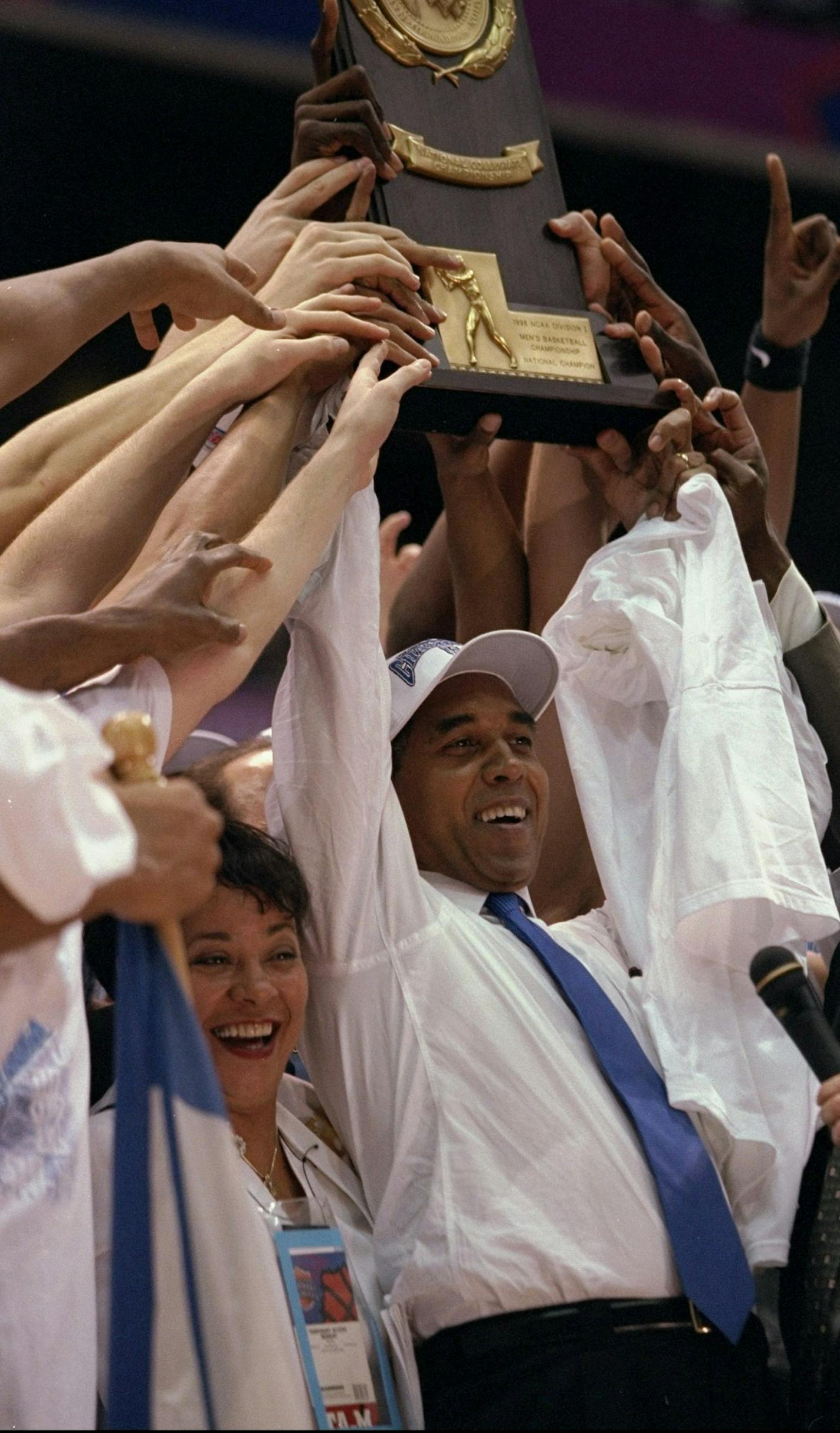 tubby smith and the kentucky wildcats celebrate winning the 1998 ncaa men's basketball championship over utah. ORG XMIT: MIN2013032515495054