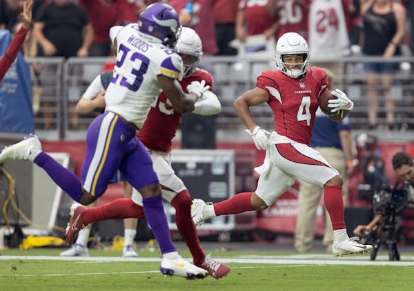 Rondale Moore (4) of the Arizona Cardinals ran during a 77-yard touchdown in the second quarter.