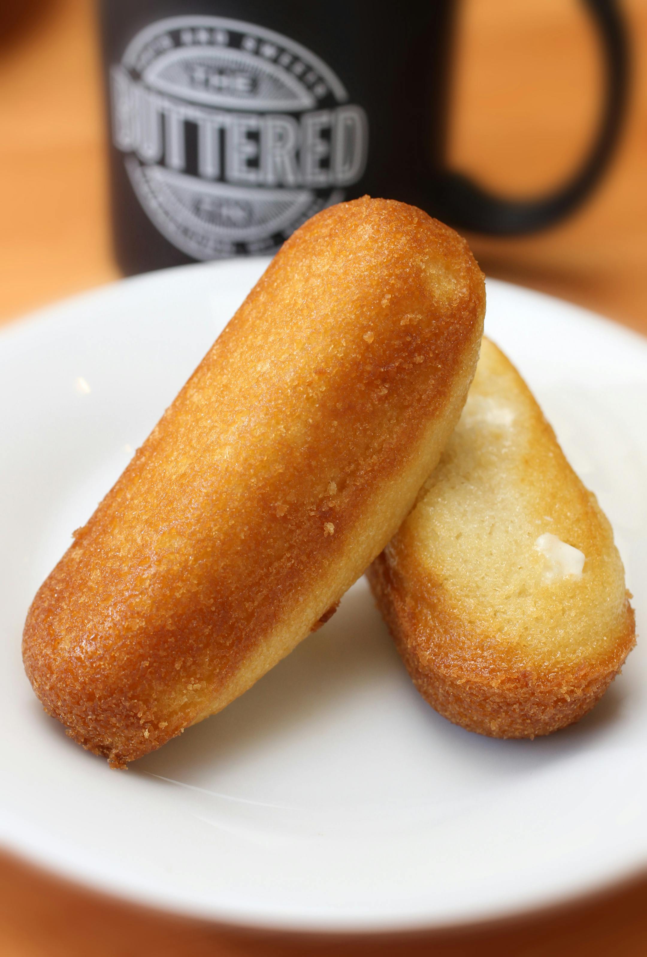 ] STAR TRIBUNE/TOM WALLACE Assignments #20029971A July 19, 2013 SLUG & MAGIC SAXO#: 490032 rn072513 EXTRA INFO: Two new St. Paul bakery/cafes. The Buttered Tin, co-owners Jennifer Lueck and Alicia Hinze, and the Food: French toast, breakfast "hot dish," tomato soup, chicken club sandwich, Twinkies and HoHo pastries, and a sliced sweet breads on the counter.