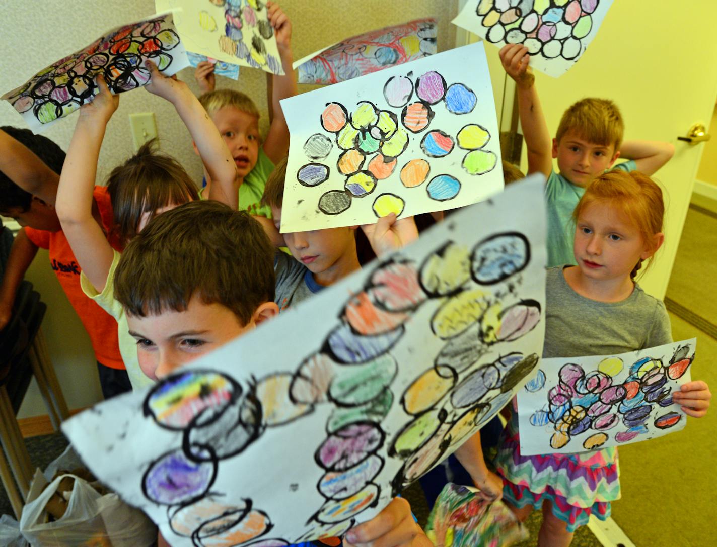 The art project was created with a toilet paper roll tube and black ink to create the circles which were colored in with crayons. ]Art Across the Ages is an Intergenerational art class with seniors and kids working together at the The Commons on Marice in Eagan. It's a bonding experience for young and old which helps children learn about the aging process. Richard.Sennott@startribune.com Richard Sennott/Star Tribune Eagan Minn. Thursday 6/12/2014) ** (cq)