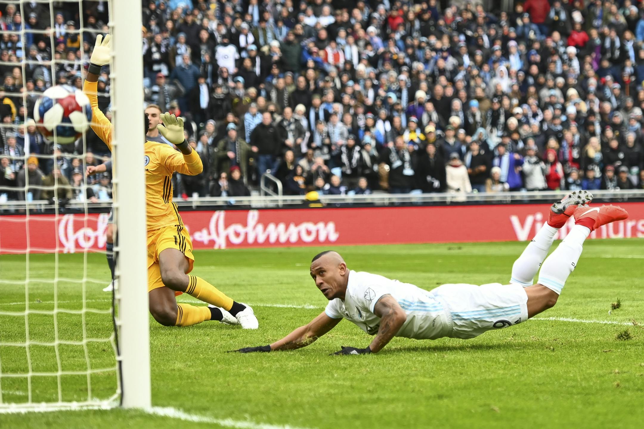 Minnesota United forward Angelo Rodriguez (9) scored against NYC FC goalkeeper Sean Johnson (1) off a diving header in the first half.