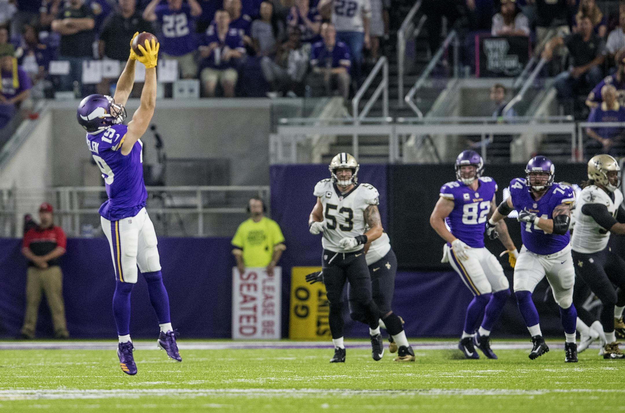 Minnesota Vikings receiver Adam Thielen (19) made a 44-yard catch and run in the second quarter.