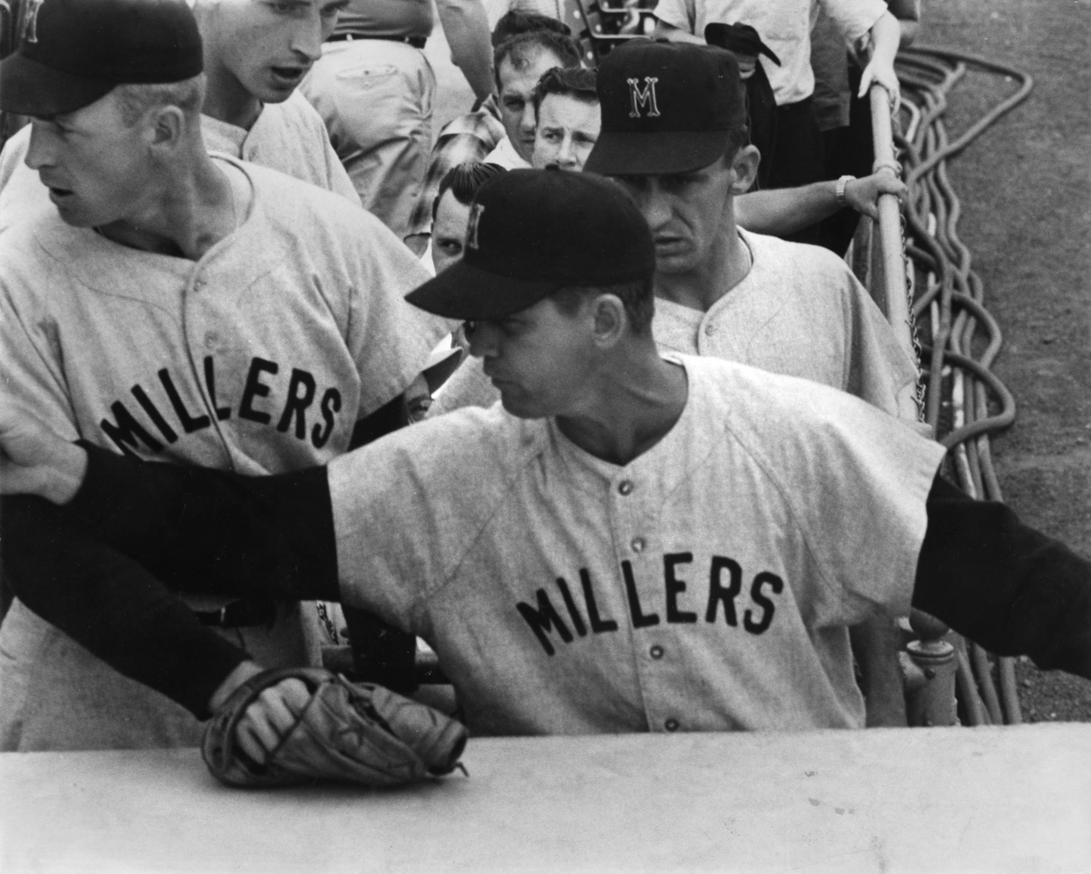 Mauch "tells off" a disturbing fan. 1959 file photo