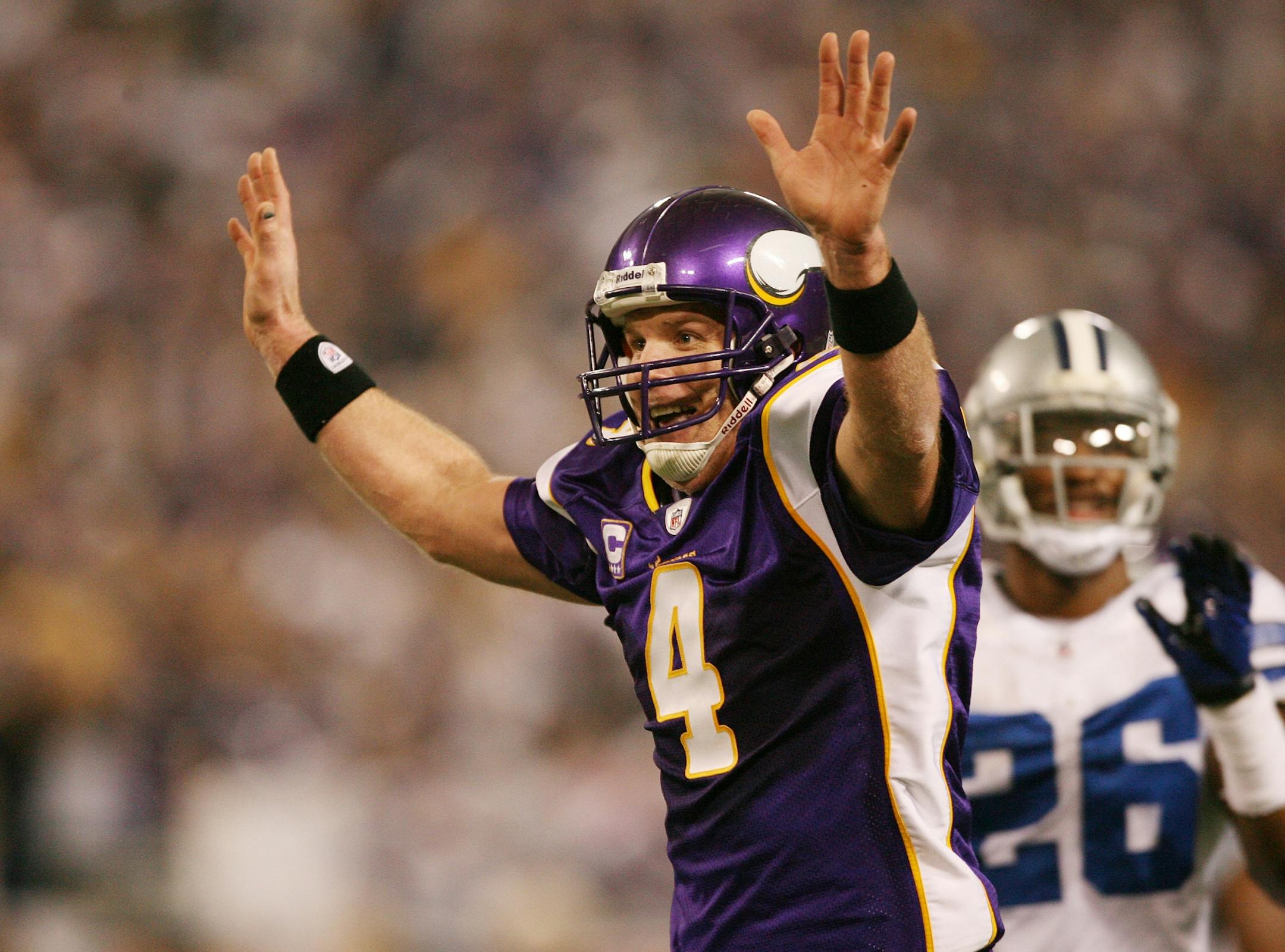 Brett Favre celebrated his third touchdown pass to Sidney Rice in the third quarter.