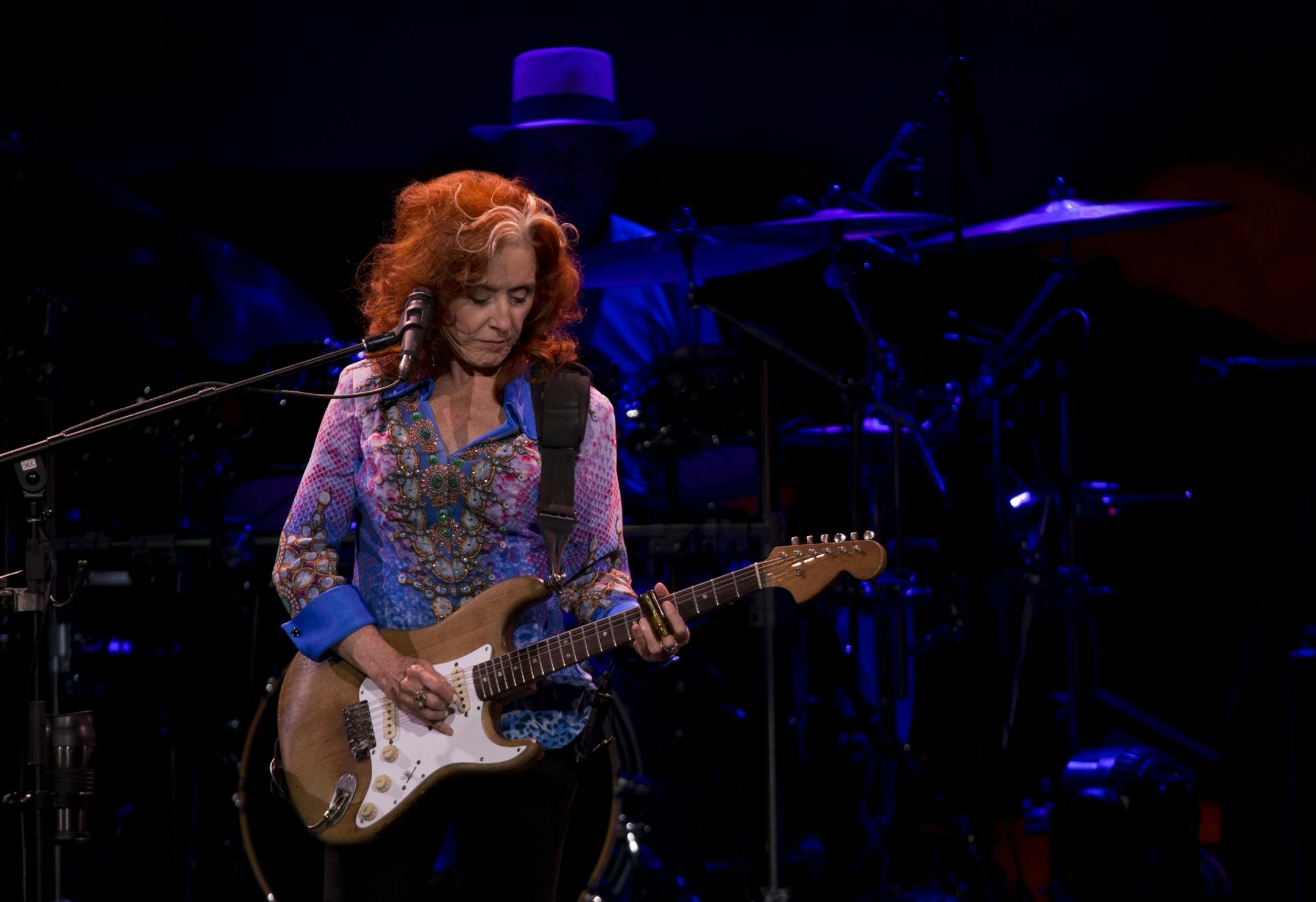 Bonnie Raitt was met with thunderous applause Friday night as she made her first appearance on tour with James Taylor following her surgery. She played a mix of her own songs as well as paying tribute to various artists from her generation.