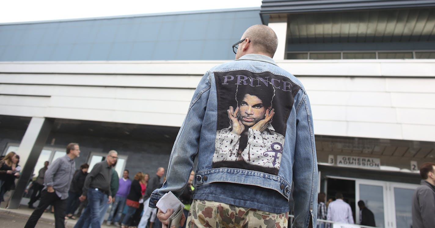 Kii Arens (cq) sporting his Prince jacket looked for his friends in the crowd before the Prince concert at Myth in Maplewood Min., Saturday, May 25, 2013. ] (KYNDELL HARKNESS/STAR TRIBUNE) kyndell.harkness@startribune.com