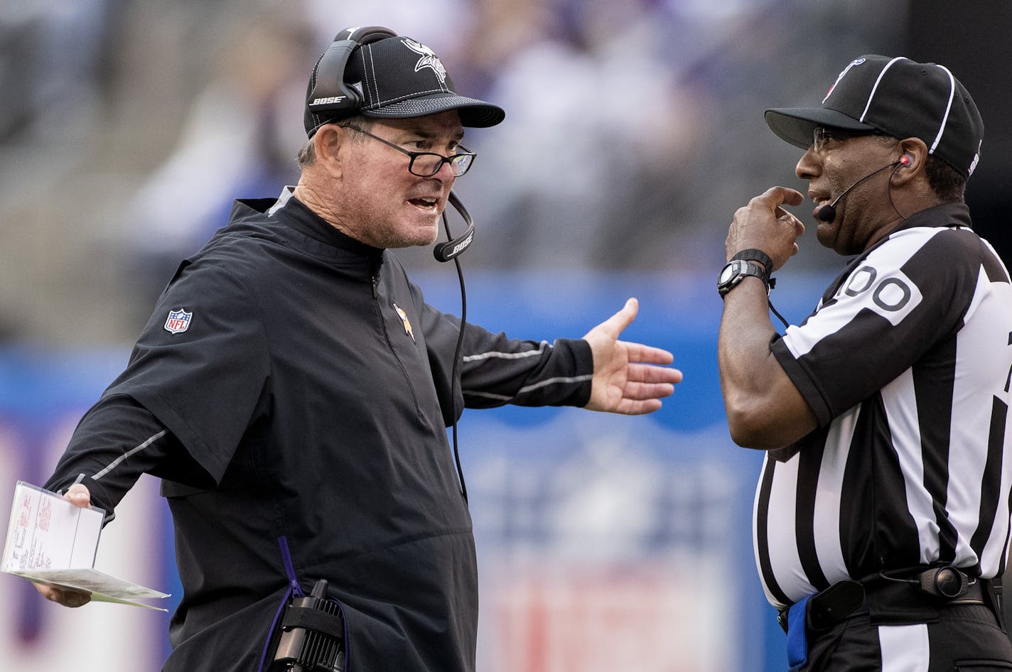 Minnesota Vikings head coach Mike Zimmer spoke with a referee in the fourth quarter. ] CARLOS GONZALEZ &#x2022; cgonzalez@startribune.com &#x2013; East Rutherford, NJ &#x2013; October 2, 2019, MetLife Stadium, NFL, Minnesota Vikings vs. New York Giants