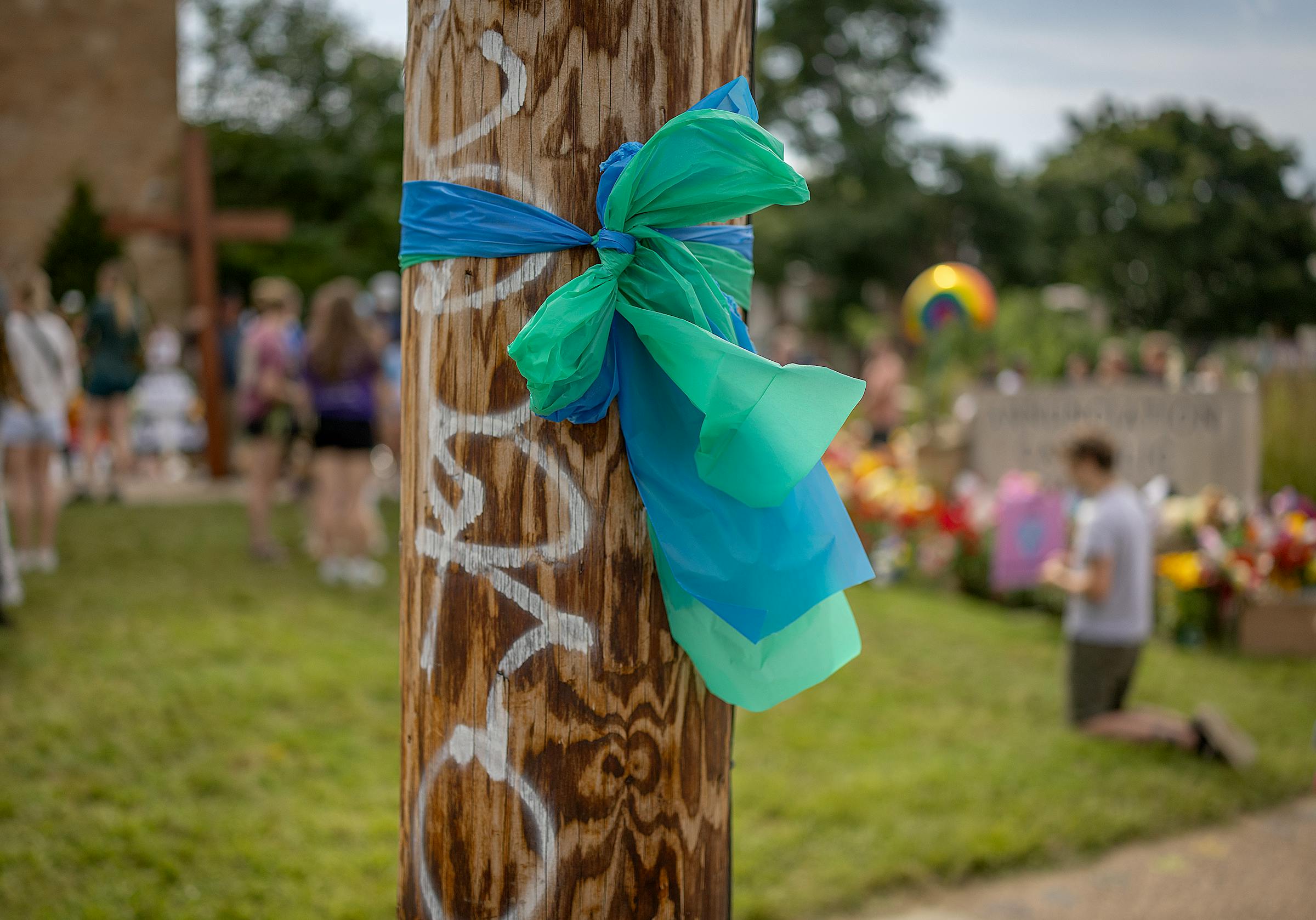 Annunciation memorial bows will become students’ works of art