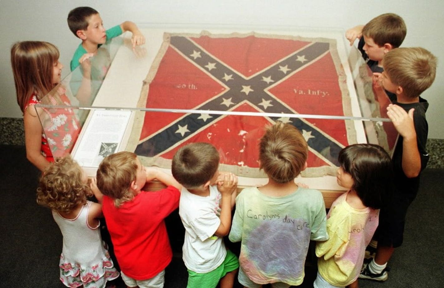 The only Confederate flag that really belongs in Minnesota is the one its soldiers captured at Gettysburg on July 3, 1863. During a rare public display in 1998, children on a field trip from Golden Valley count the stars.