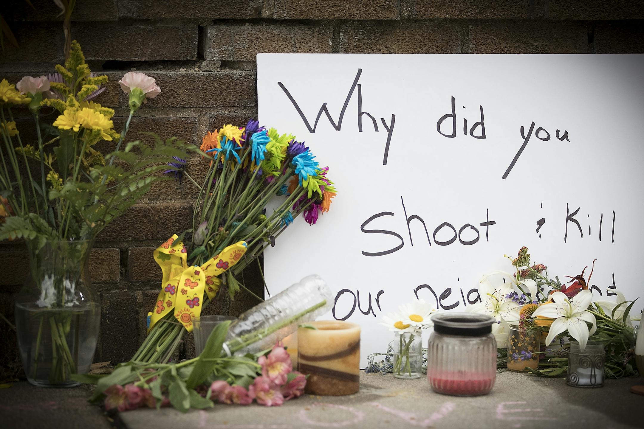 A makeshift memorial was left at the scene where a Minneapolis police officer shot and killed Justine Damond, Monday, July 17, 2017 in Minneapolis, MN.