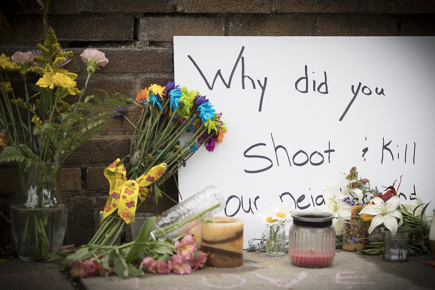 A makeshift memorial was left at the scene where a Minneapolis police officer shot and killed Justine Damond, Monday, July 17, 2017 in Minneapolis, MN.