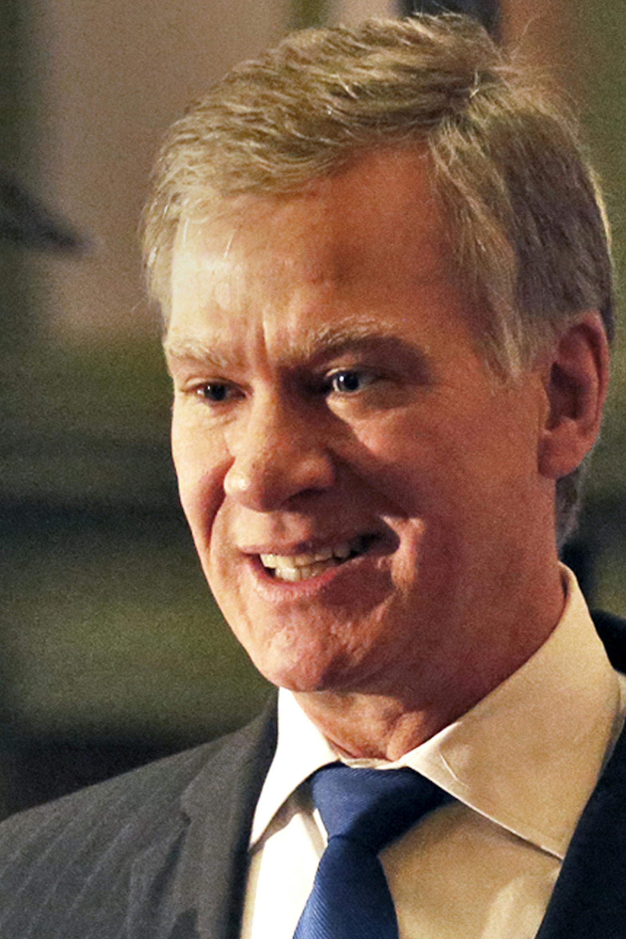 St. Paul mayor Chris Coleman was sworn in Friday for an additional term as mayor. Inauguration festivities took place at St. Paul's Union Depot. Mayor Coleman was sworn in by Judge Daniel Moreno. (MARLIN LEVISON/STARTRIBUNE(mlevison@startribune.com) ORG XMIT: MIN1401031759381141 ORG XMIT: MIN1401031827341152