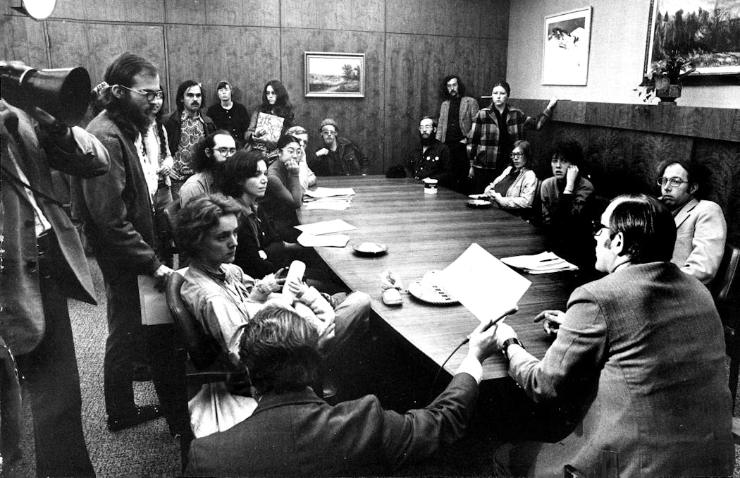 Critics of the Cedar-Riverside plan met with Minneapolis Mayor Albert Hofstede in 1974.