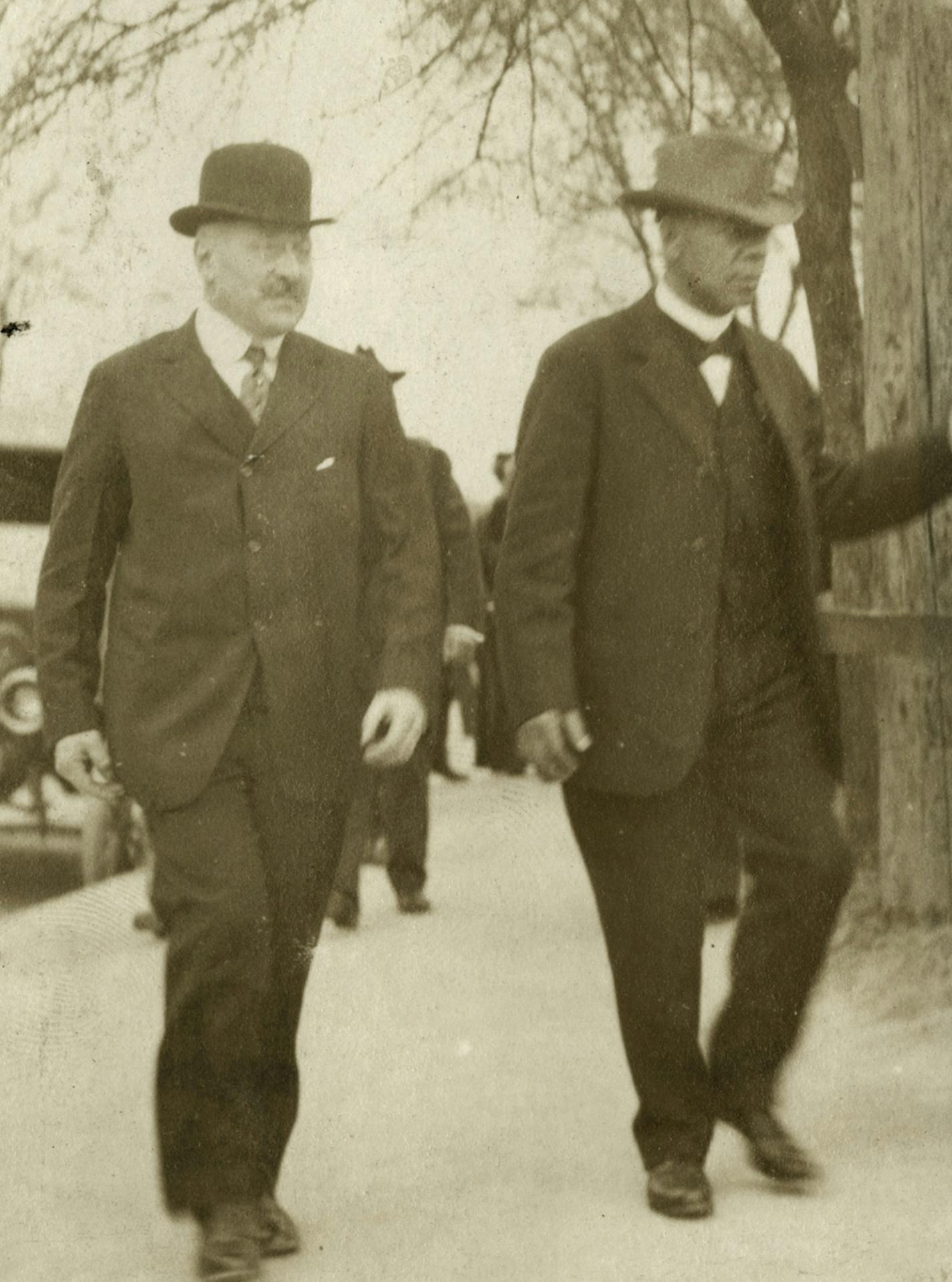 Julius Rosenwald and Booker T. Washington, Tuskegee Institute, 1915. (Photo courtesy Special Collections Research Center, University of Chicago Library/TNS) ORG XMIT: 1172607