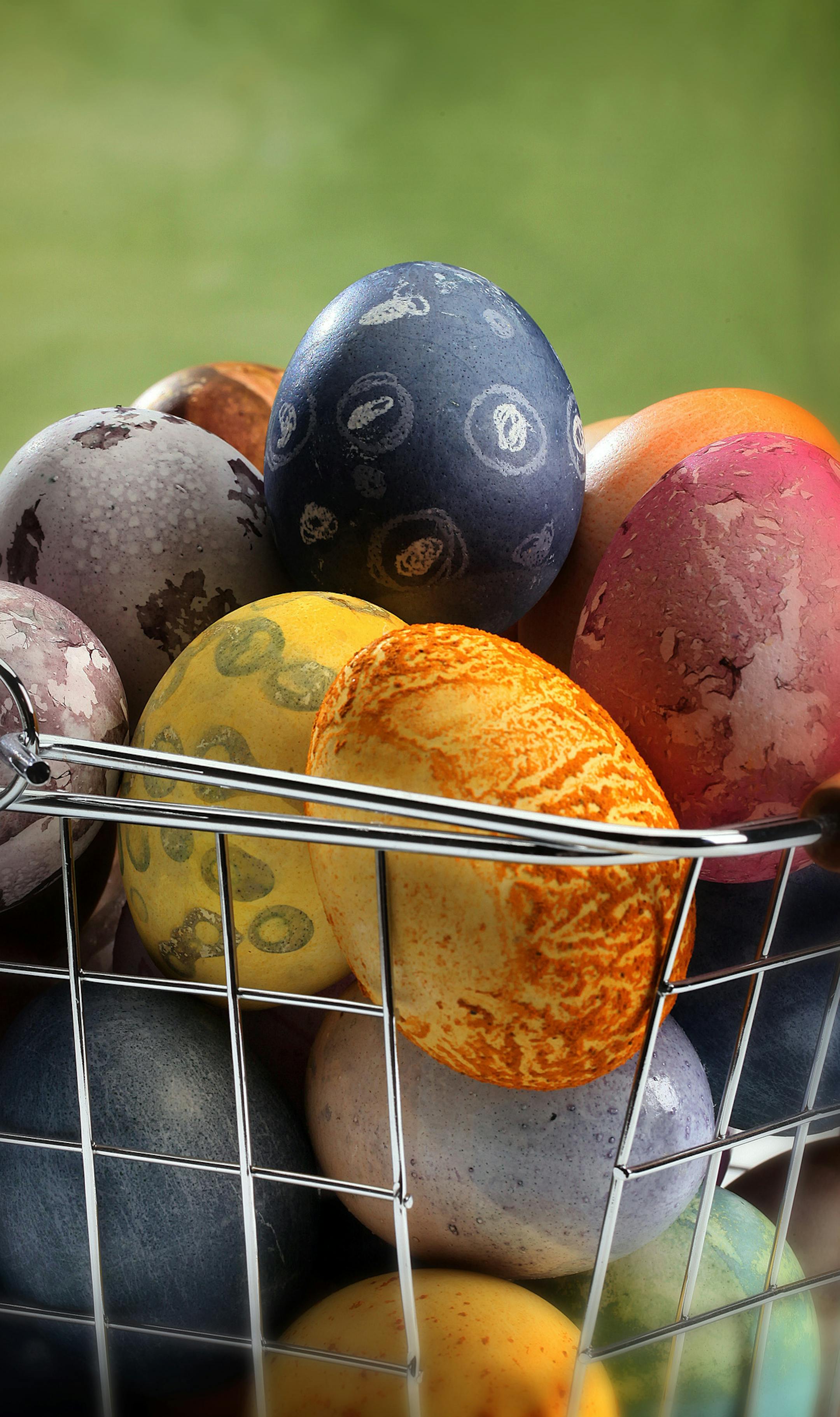 TOM WALLACE ¬• twallace@startribune.com Assign#20011698A Slug: egg0401 Date: March 23, 2010 Easter illustration for taste. In this photo: Easter eggs take on natures palette. Dying eggs with beets, blueberries, tea and many others elements. ORG XMIT: MIN2013031811115529