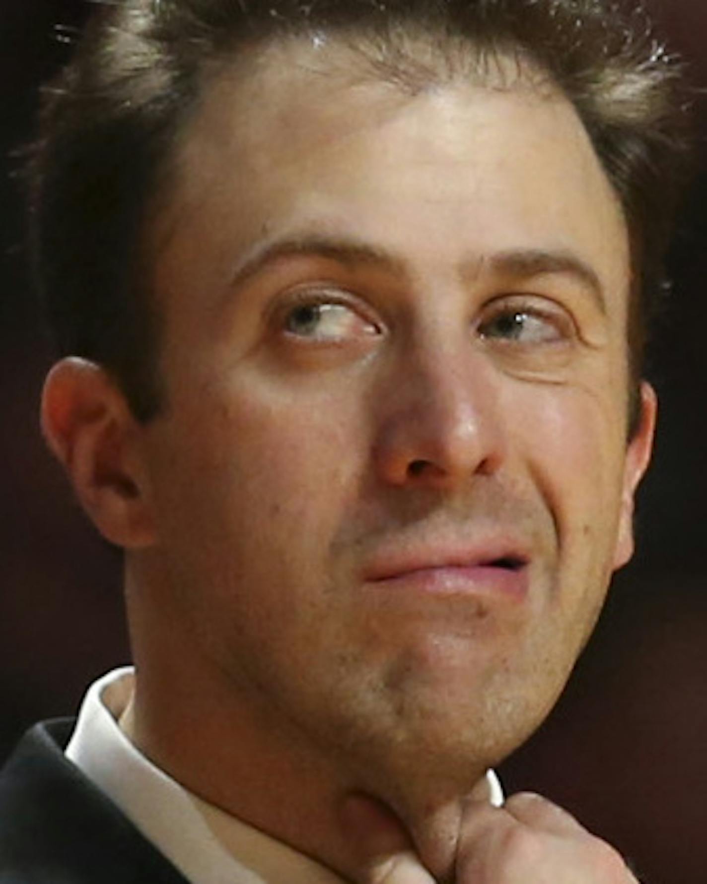 Minnesota Gophers head coach Richard Pitino stands near guard Amir Coffey as he heads to the bench late in the Minnesota loss against the Northwestern Wildcats on Tuesday, January 23, 2018 at Williams Arena in Minneapolis, Minn. The Minnesota men's basketball team fell 77-69 in the Big 10 conference game. (Jeff Wheeler/Minneapolis Star Tribune/TNS) ORG XMIT: 1221886 ORG XMIT: MIN1801232301380434