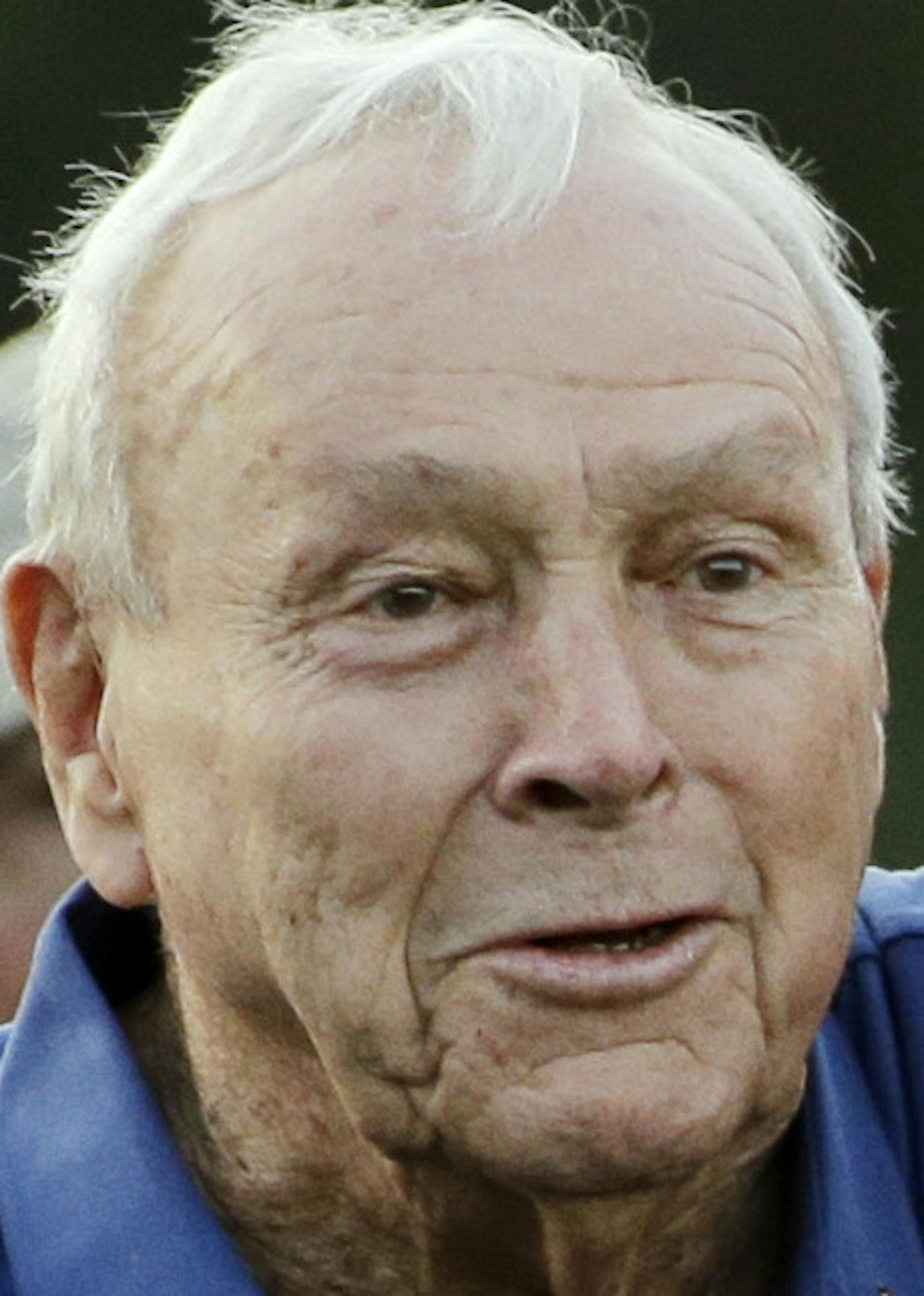 Arnold Palmer puts his arm around Jack Nicklaus before the honorary tee off before the first round of the Masters golf tournament Thursday, April 9, 2015, in Augusta, Ga. (AP Photo/Matt Slocum) ORG XMIT: AUG101