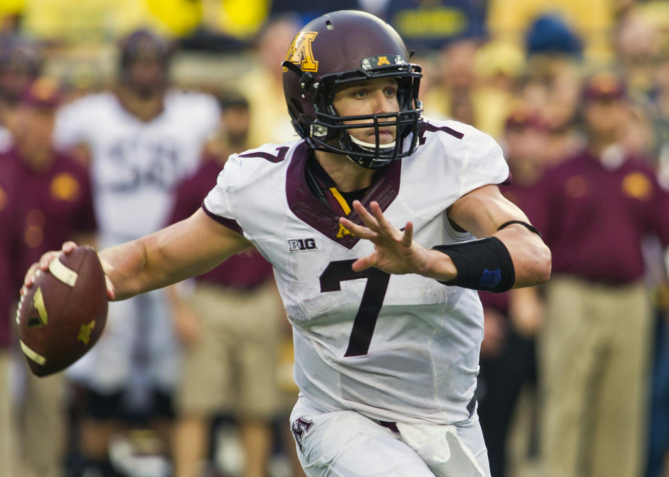 Minnesota quarterback Mitch Leidner (7) throws a pass in the fourth quarter of an NCAA college football game with Michigan, Saturday, Oct. 5, 2013, in Ann Arbor, Mich. (AP Photo/Tony Ding) ORG XMIT: MIN2013101815000947 ORG XMIT: MIN1310181511108028
